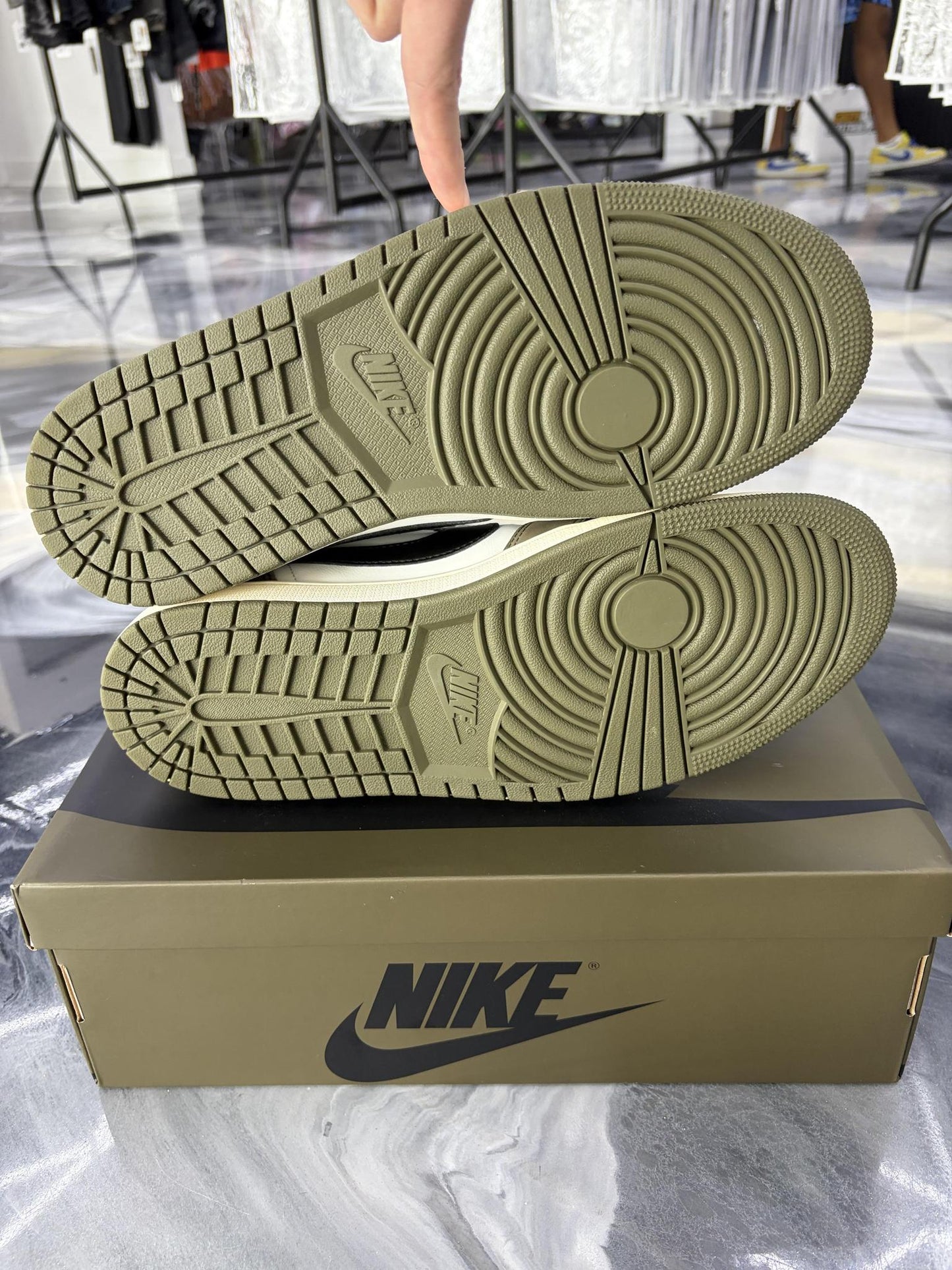 Jordan 1 Low Medium Olive Used
