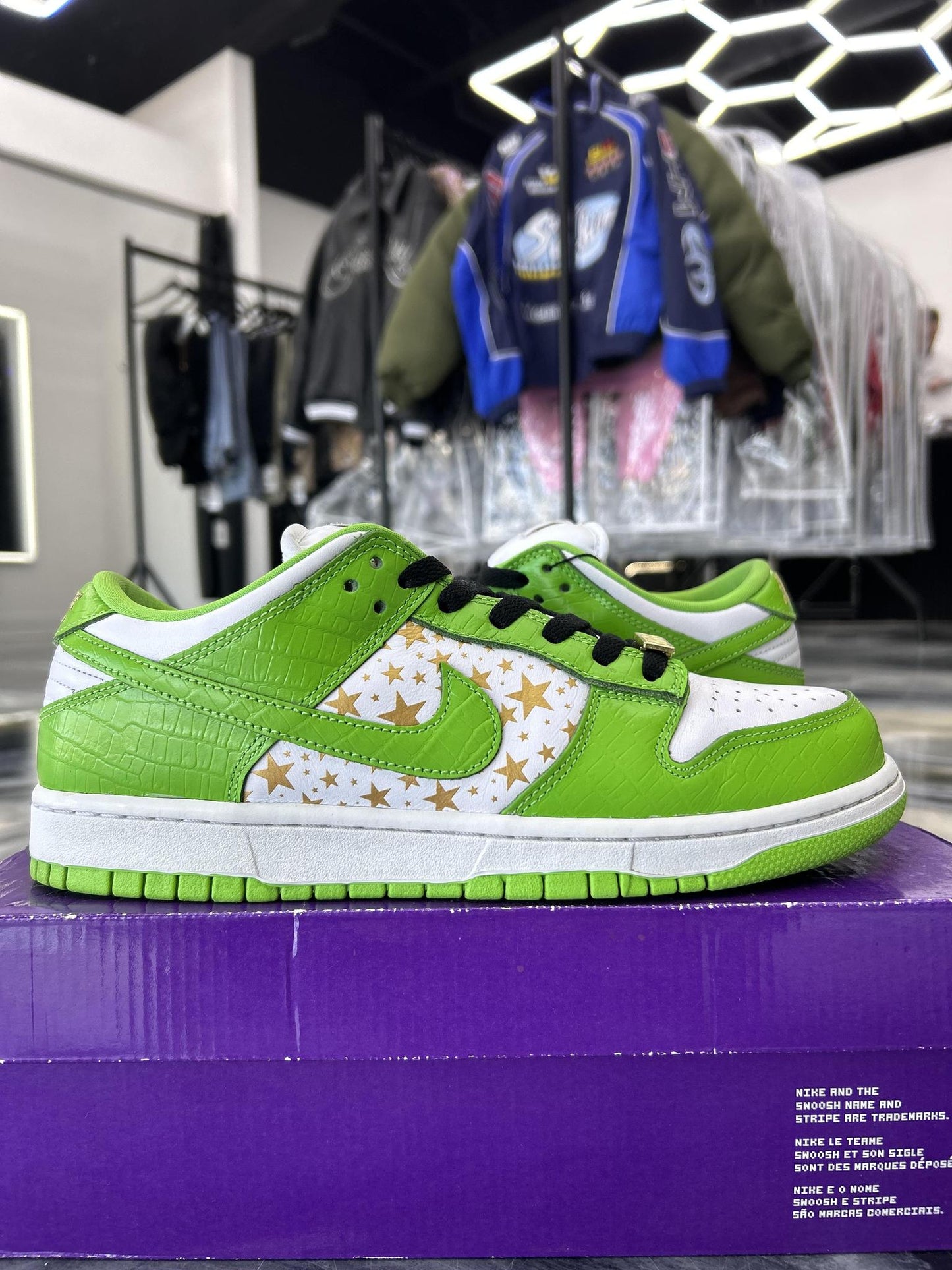 Nike SB Dunk Low x Supreme Stars "Mean Green" Used Size 9 (Missing Insoles)