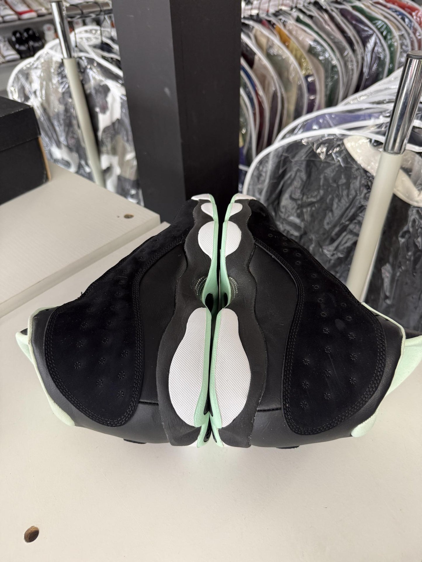 Jordan 13 "Mint Green Black" Used Size 7Y/8.5W