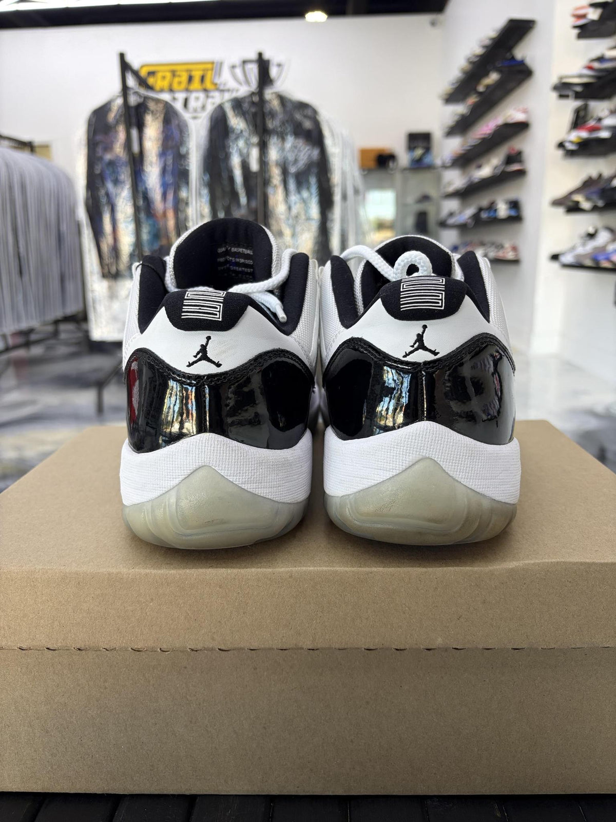 Jordan 11 Low "Concord" Used Size 12