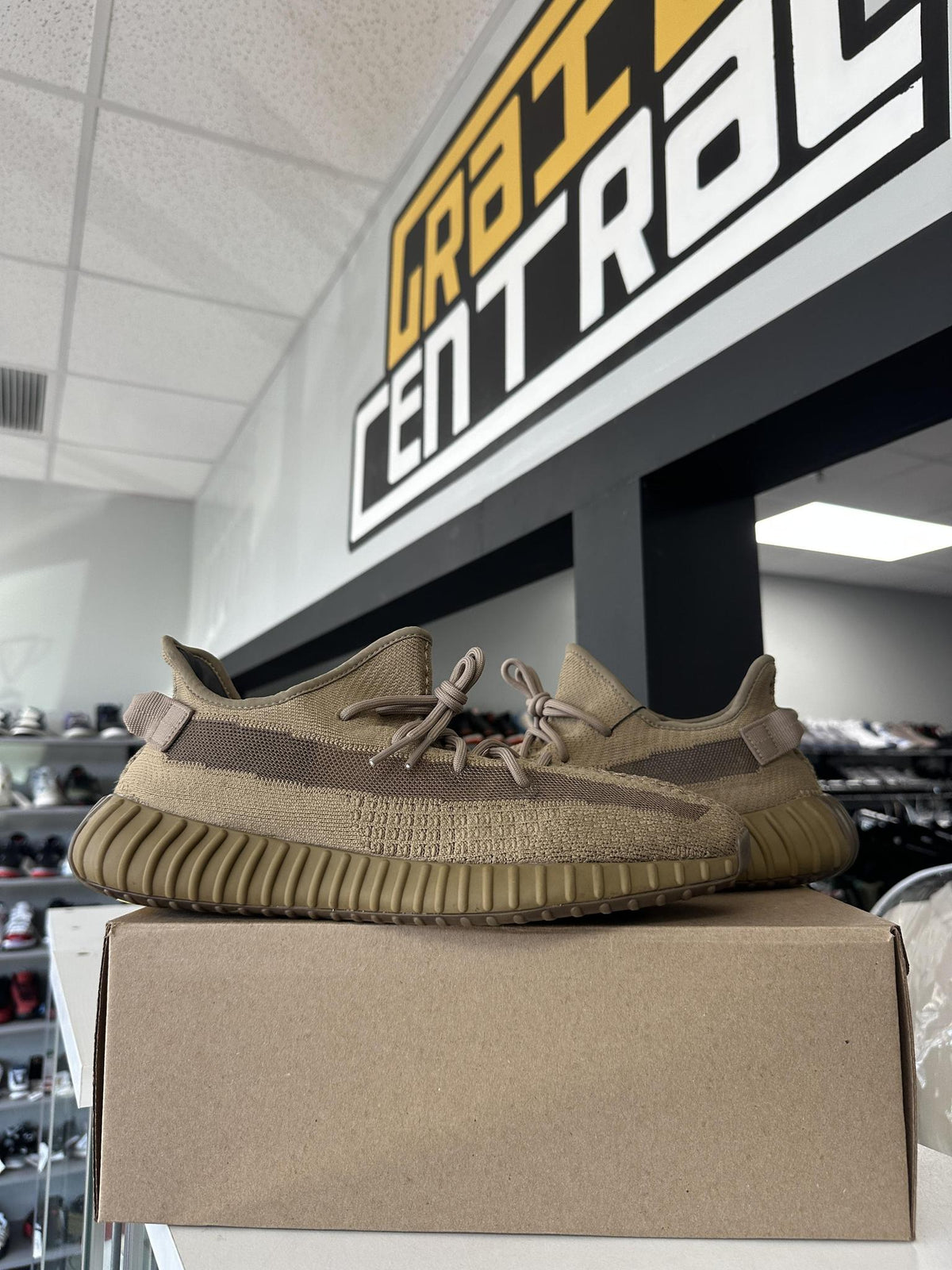 Yeezy 350 Dark Earth Used