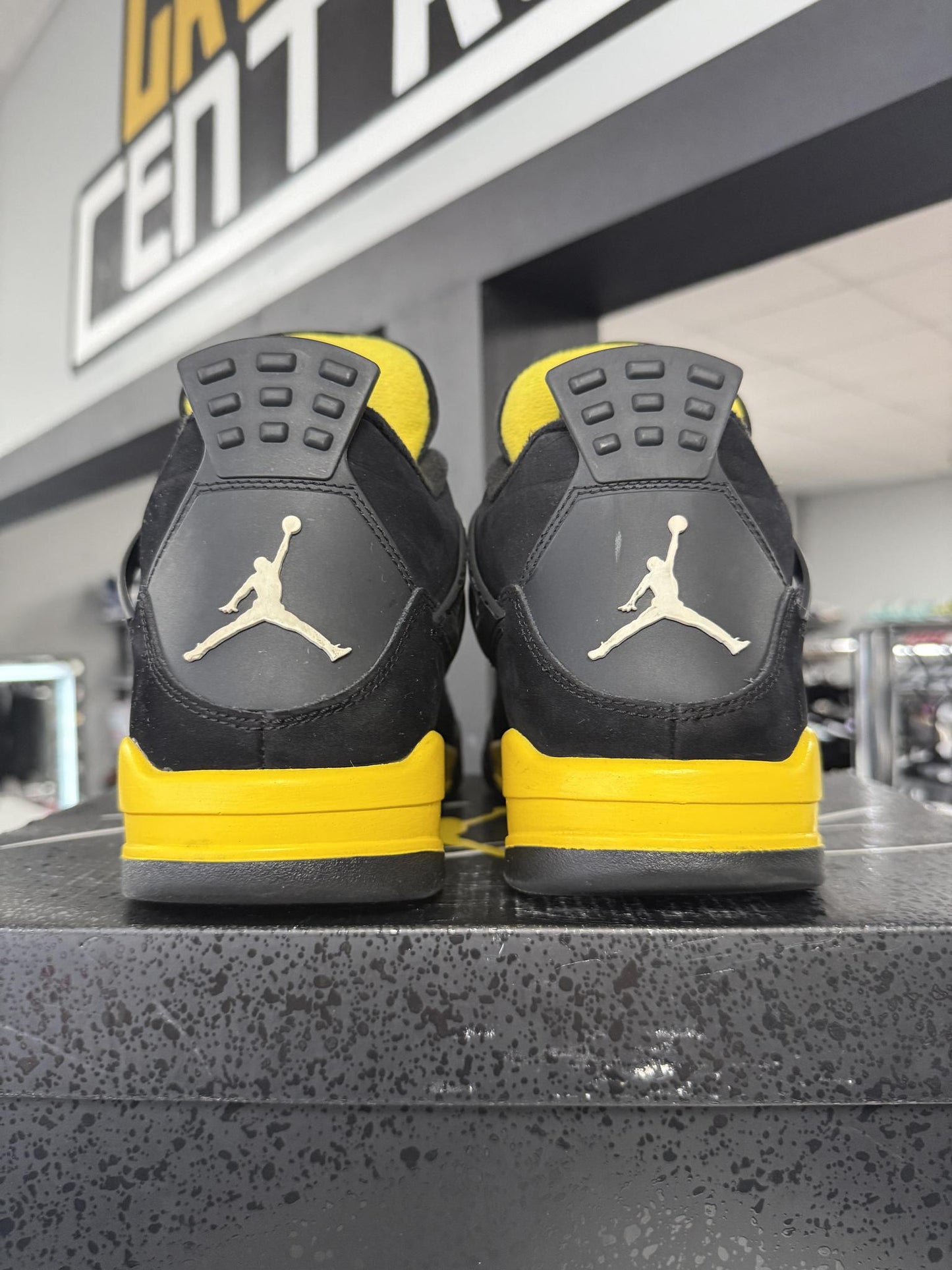 Jordan 4 "Thunder" Used Size 11