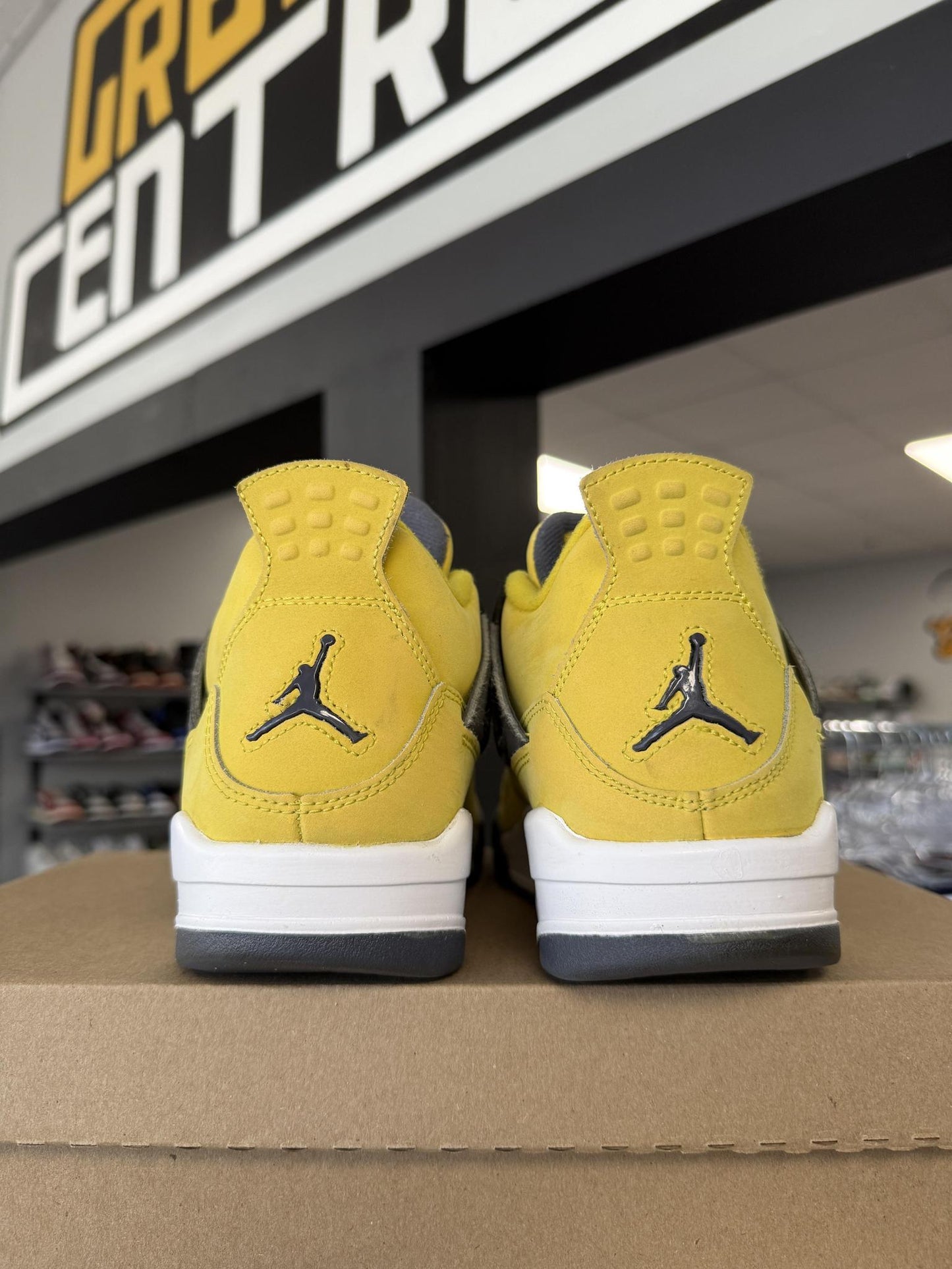 Jordan 4 "Lightning" Used Size 6Y/7.5W