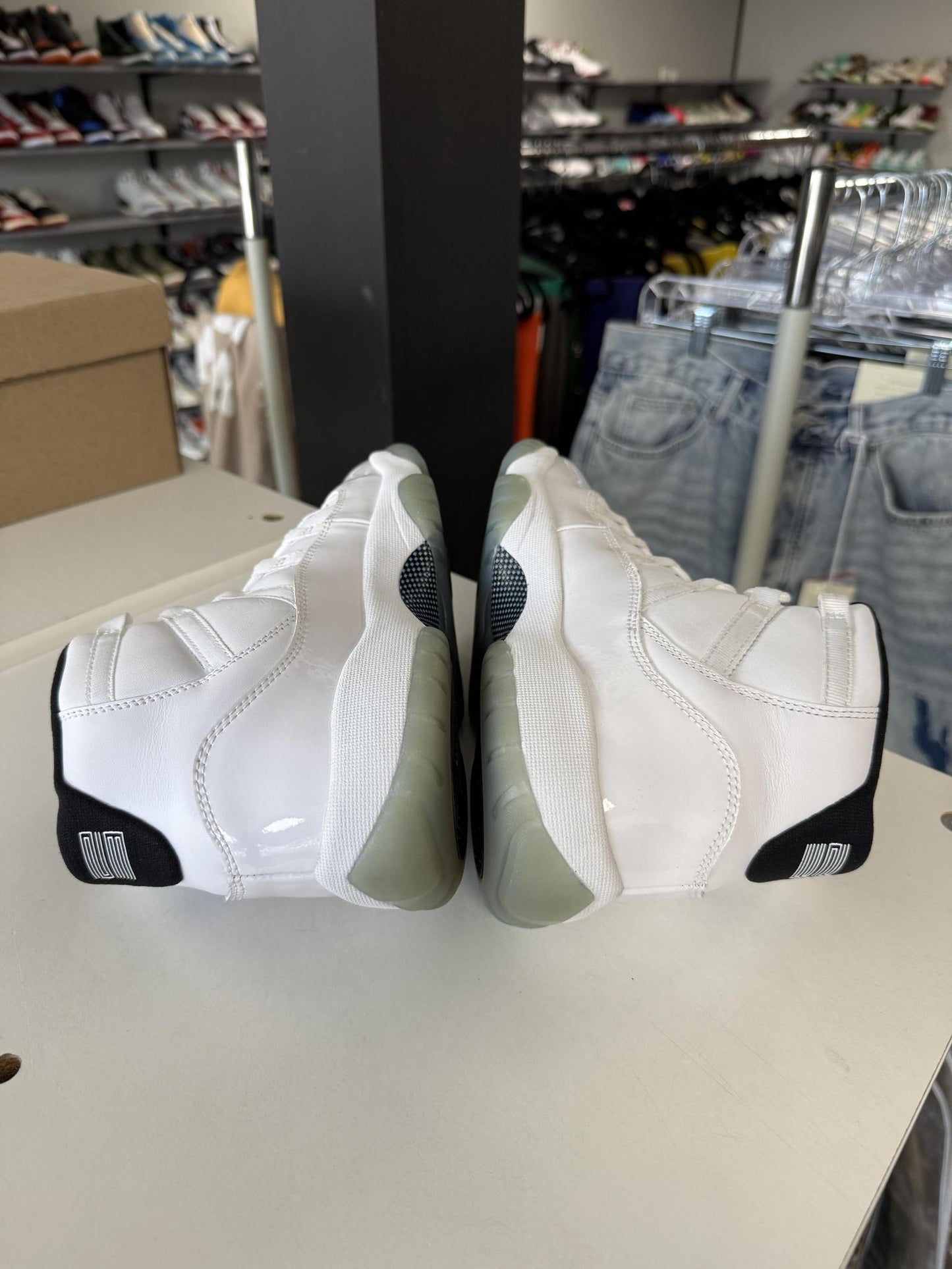 Jordan 11 "Legend Blue" Used Size 7Y/8.5W