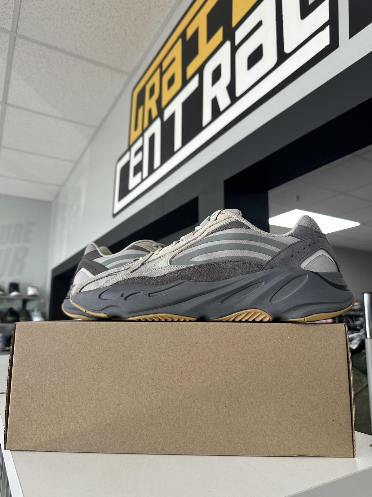 Yeezy 700 V2 "Tephra" Used Size 14