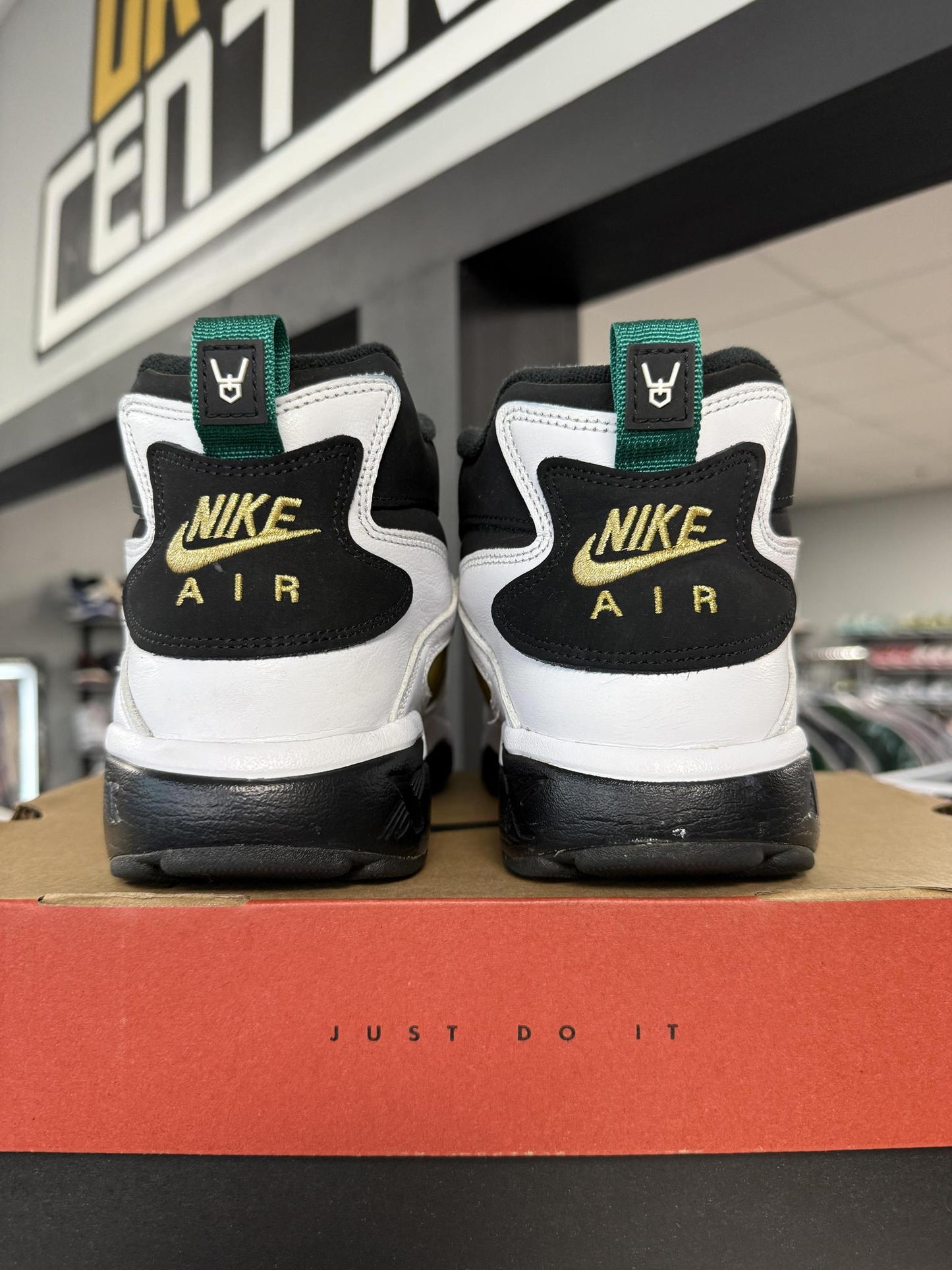 Nike Diamond Turf "Emerald" Used Size 10
