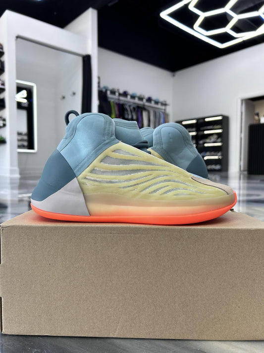 Yeezy QNTM "Hi Res Coral" Size 6Y/7.5W