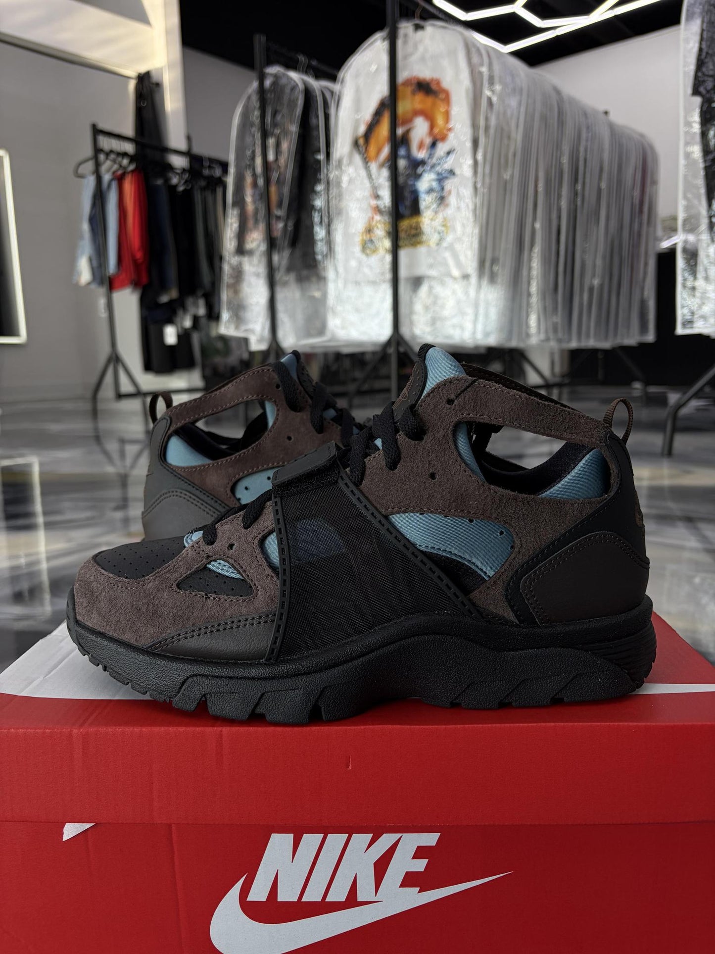 Nike Air Trainer Huarache "Baroque Brown" Used Size 9