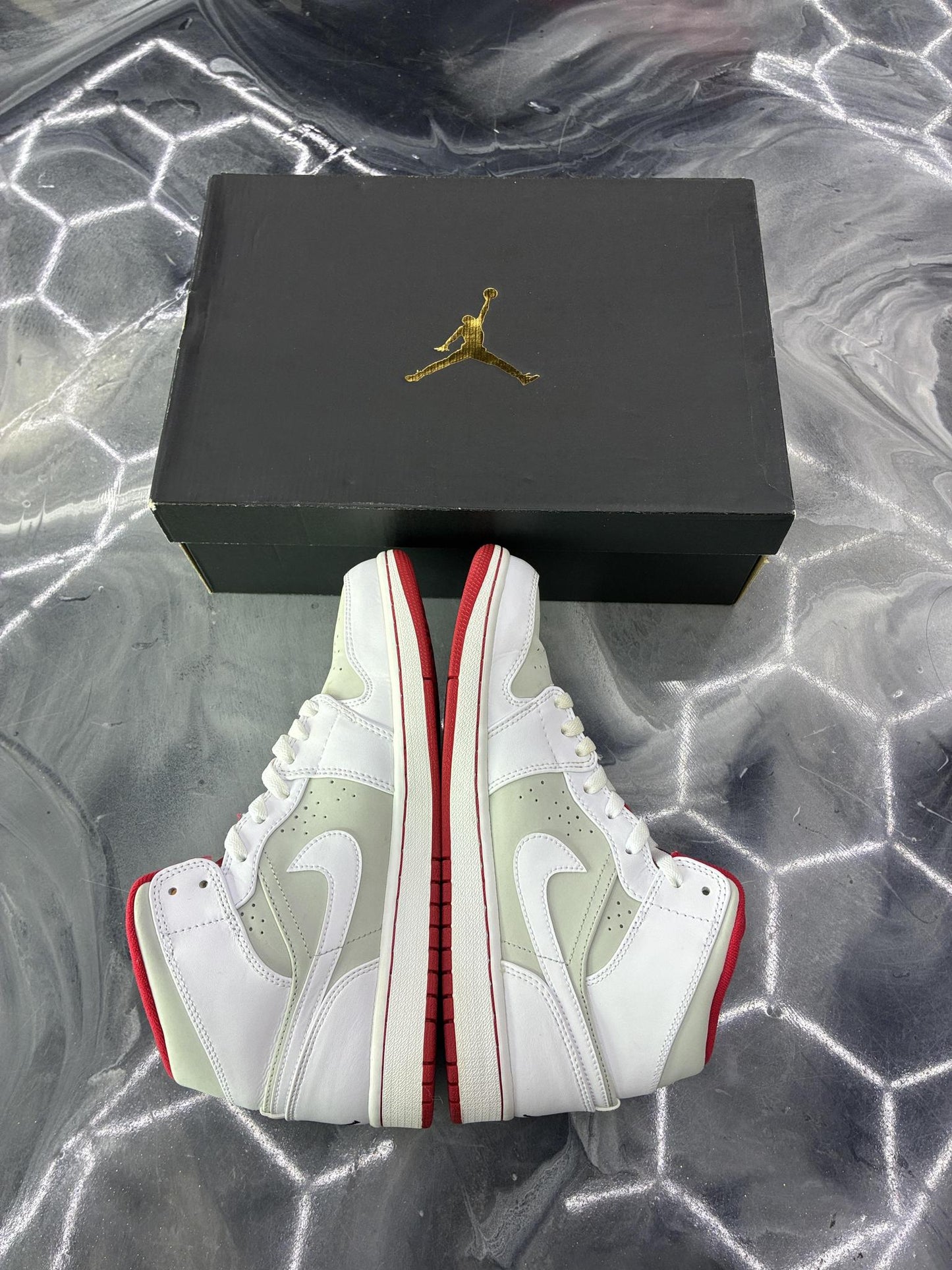 Jordan 1 Mid "Hare" Used Size 9.5