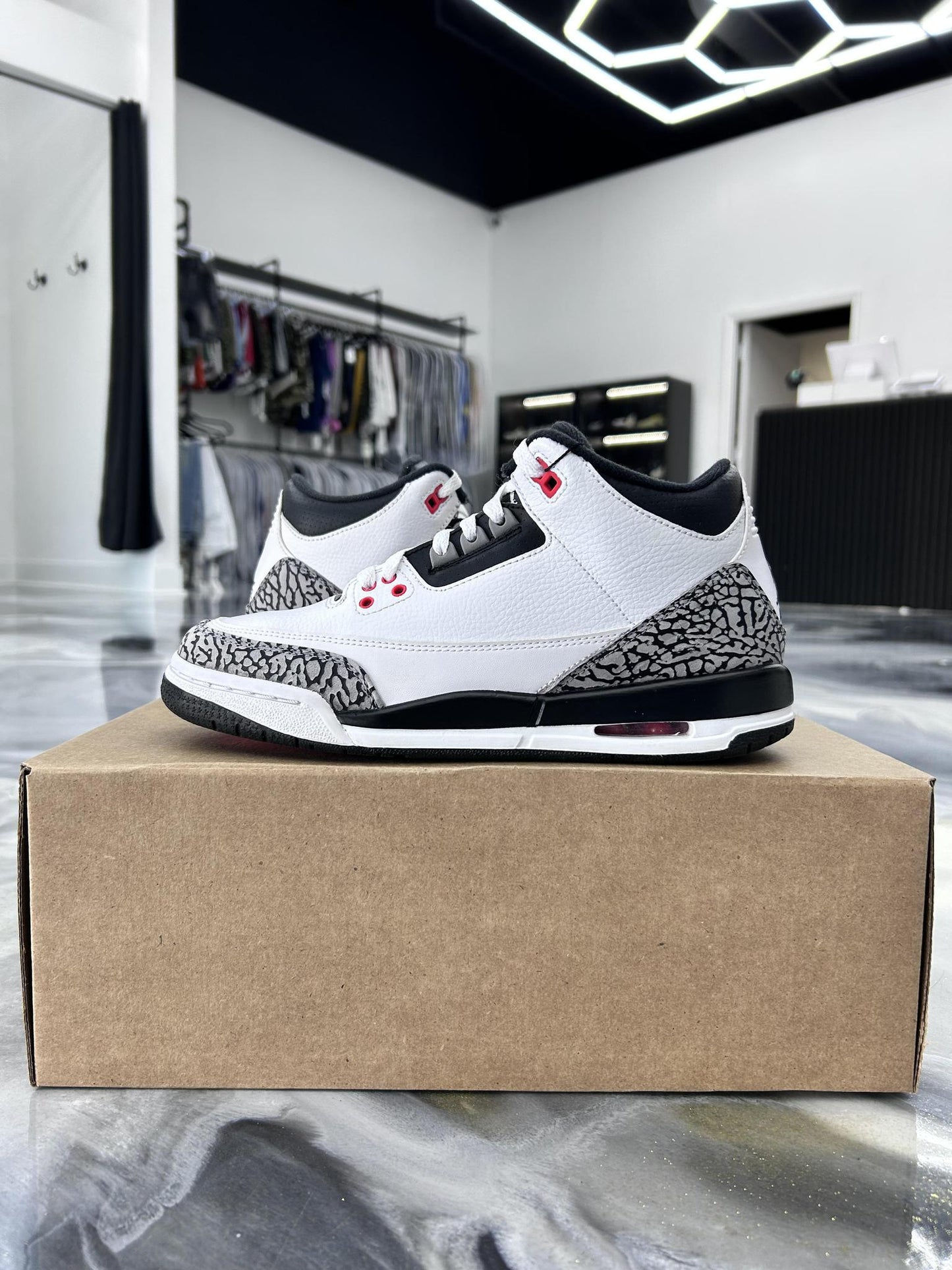Jordan 3 "Infrared" Used Size 7Y/8.5W