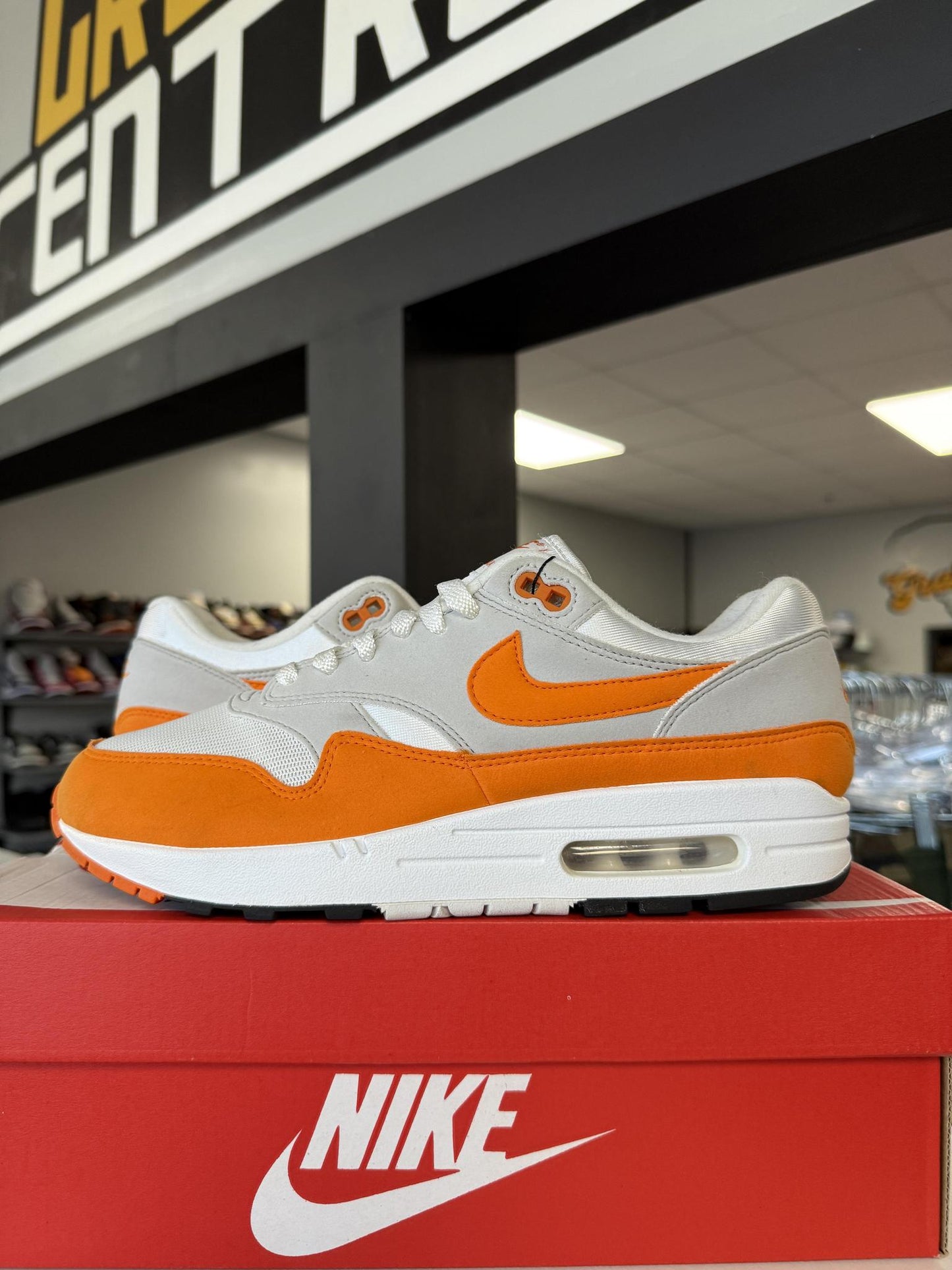 Nike AM1 "Anniversary Orange" Used Size 9