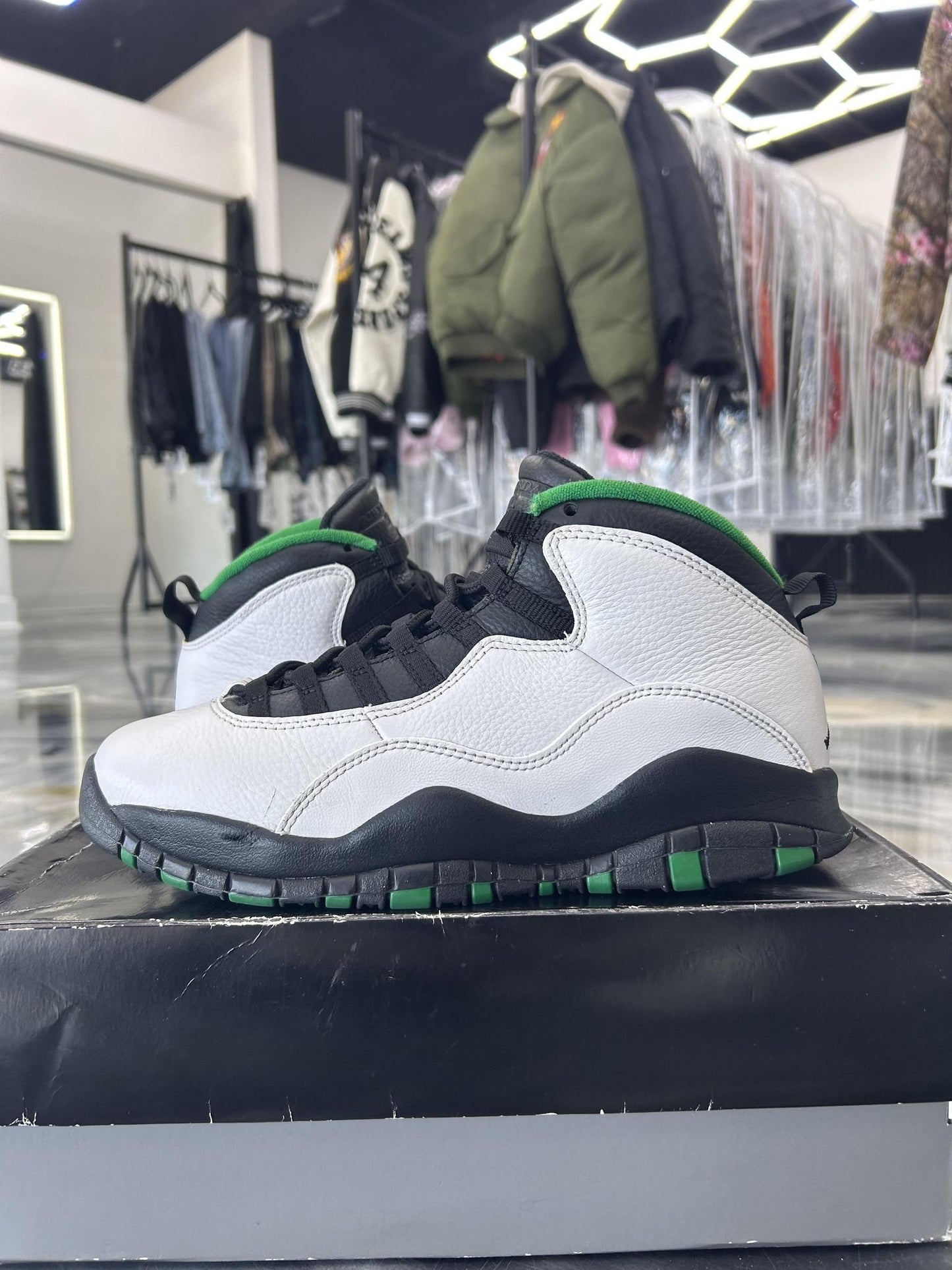 Jordan 10 "Seattle" Used Size 9