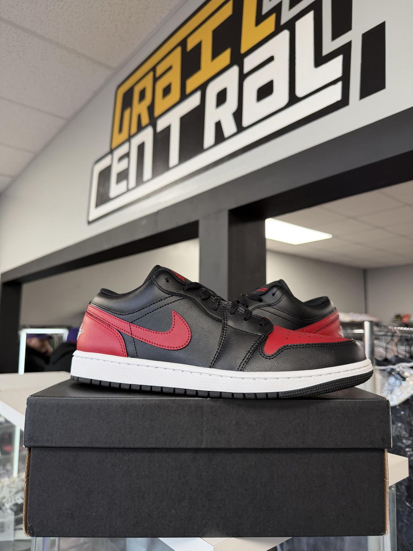 Jordan 1 Low "Bred" Used Size 10.5