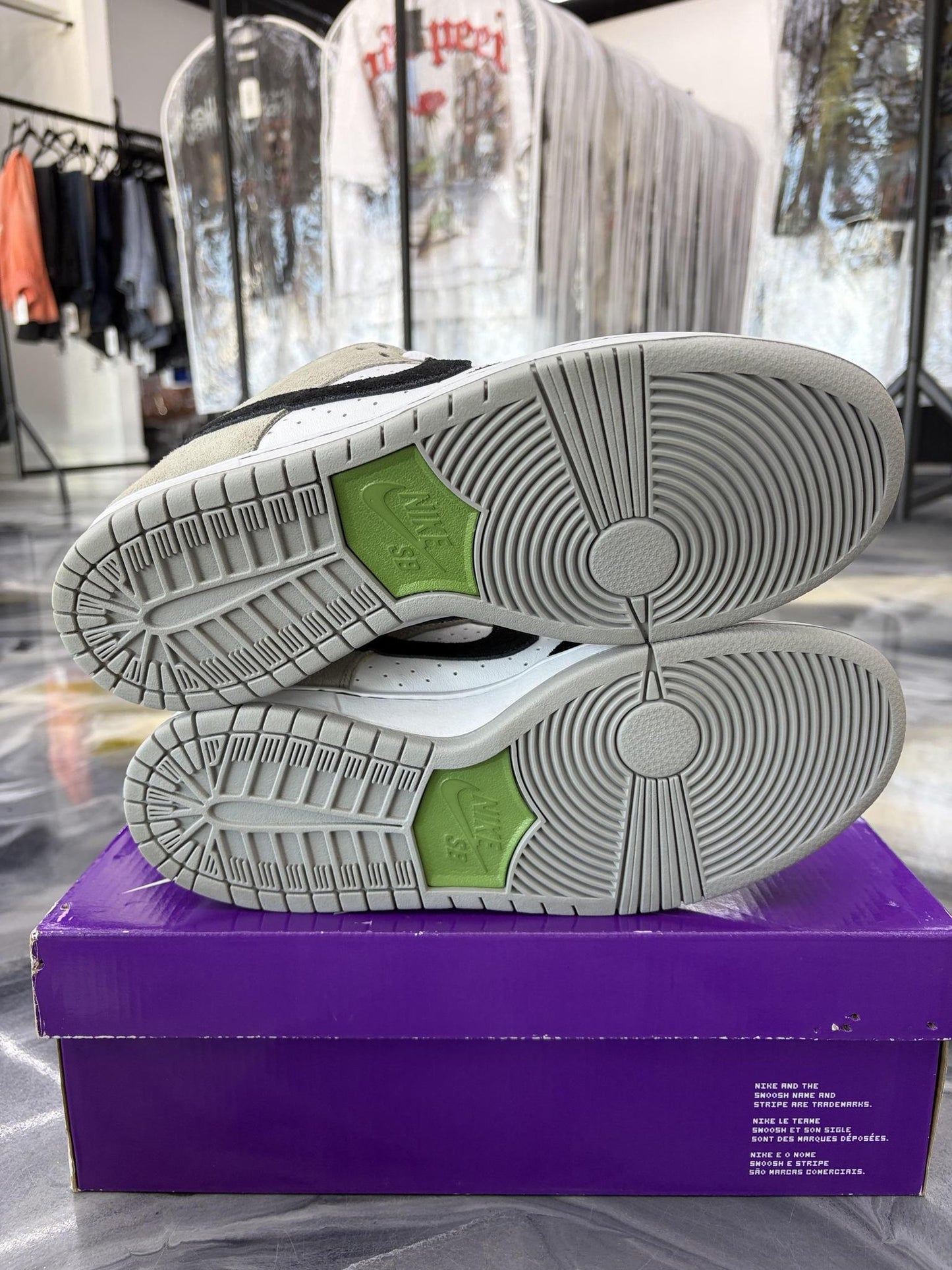 Nike SB Dunk Low "Chlorophyll" Used Size 9.5