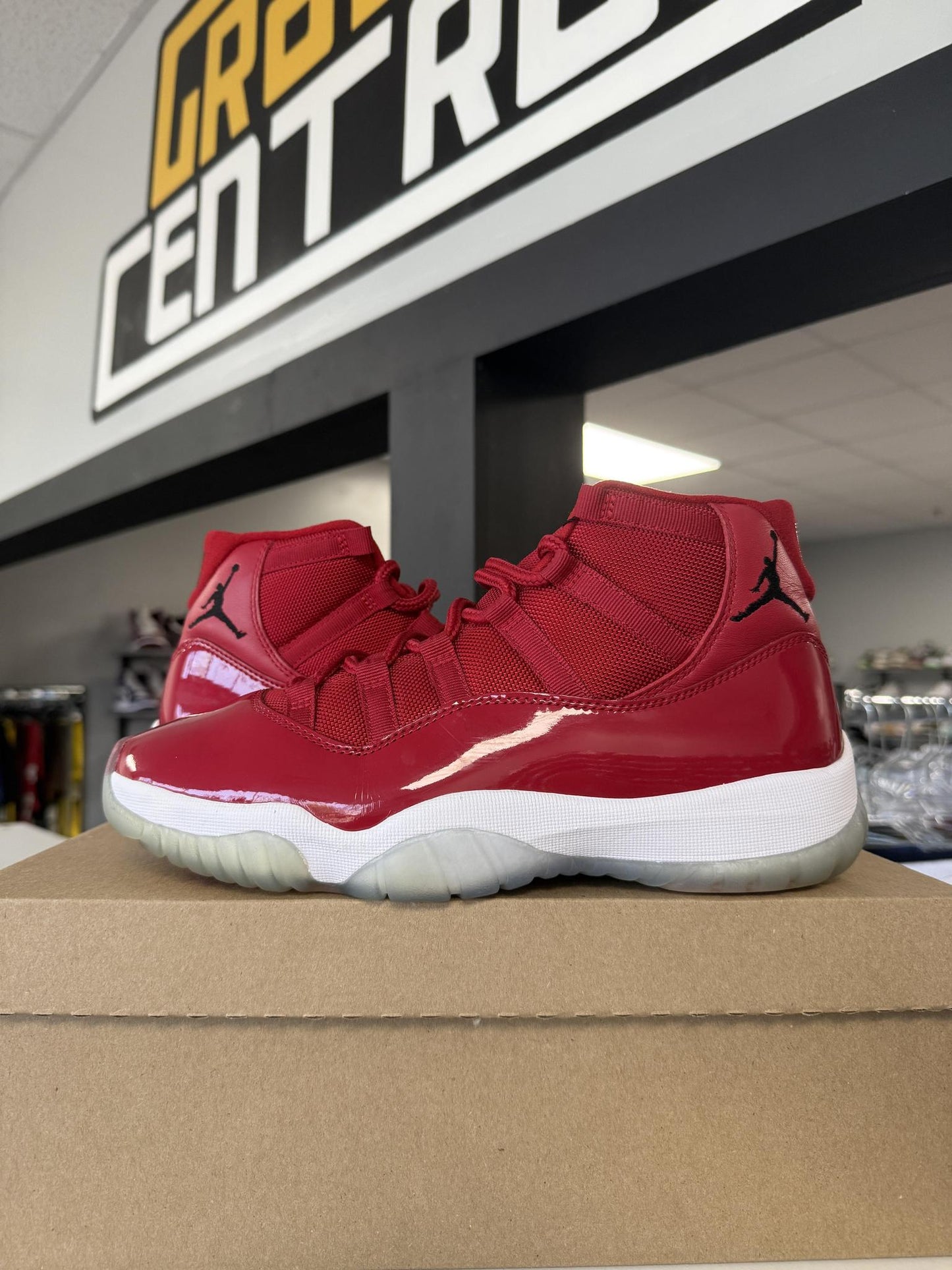 Jordan 11 "Win Like '96" Used Size 9