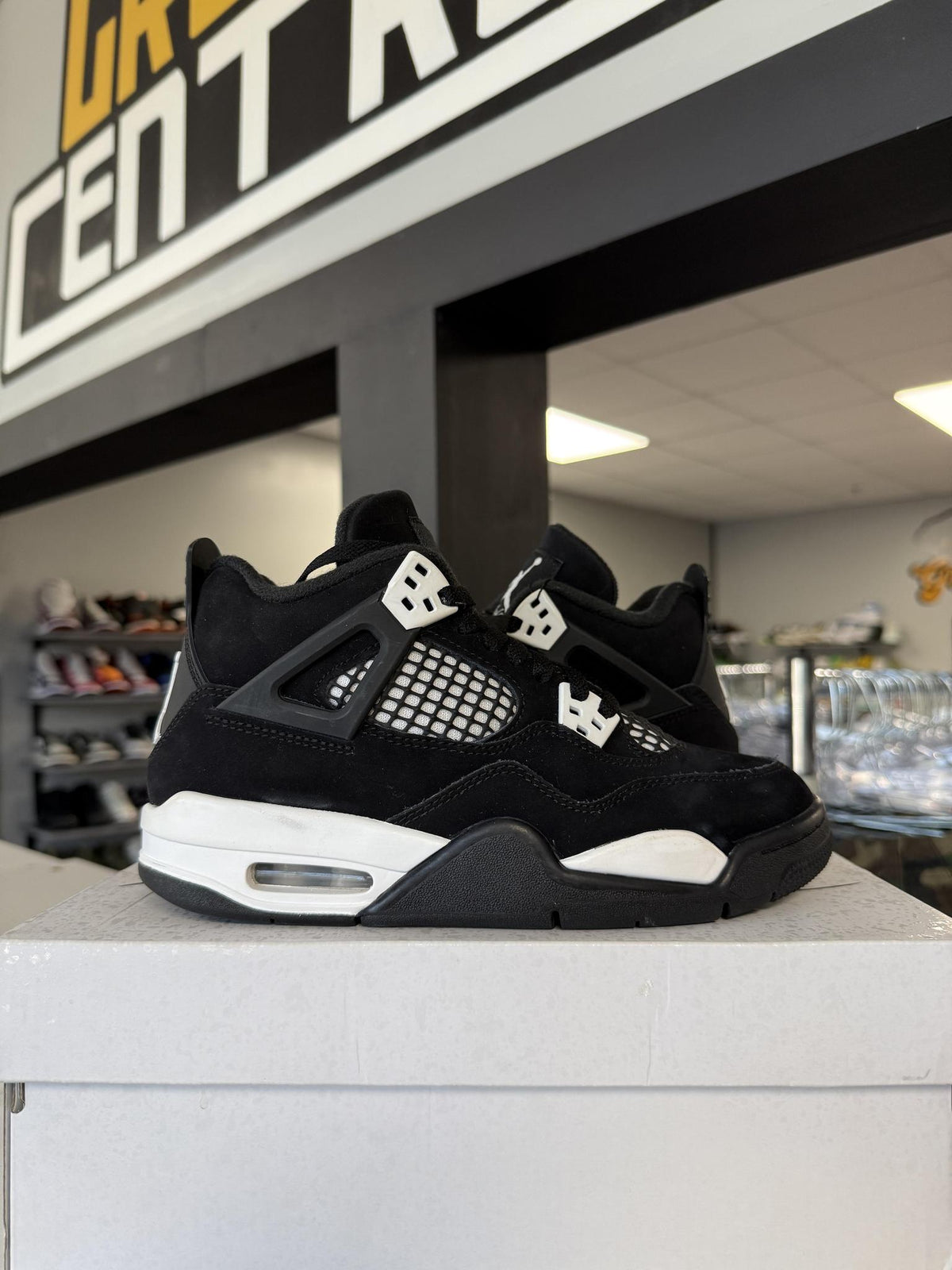 Jordan 4 "White Thunder" Used Size 4.5Y/6W