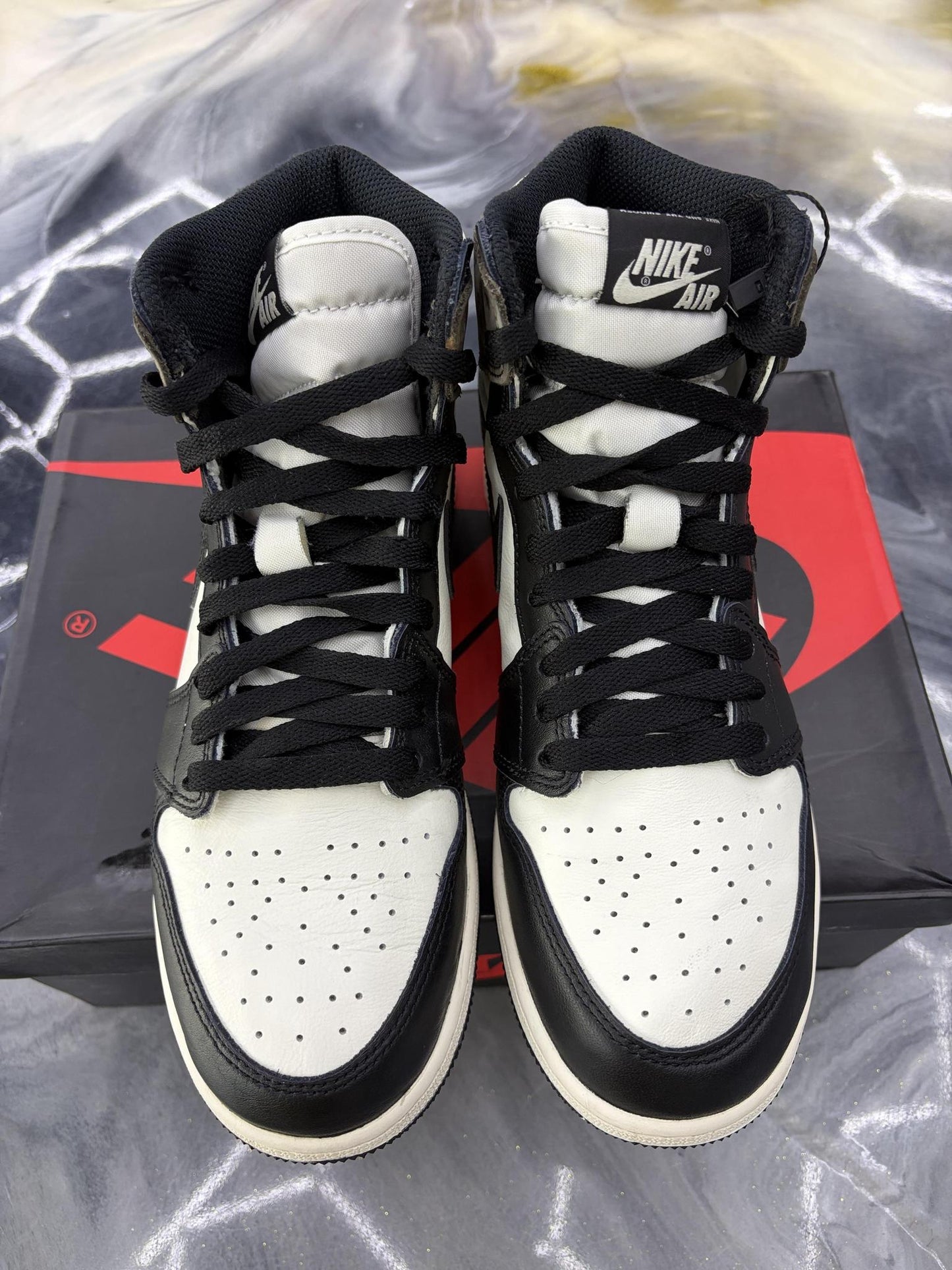 Jordan 1 High "Mocha" Used Size 6.5Y/8W