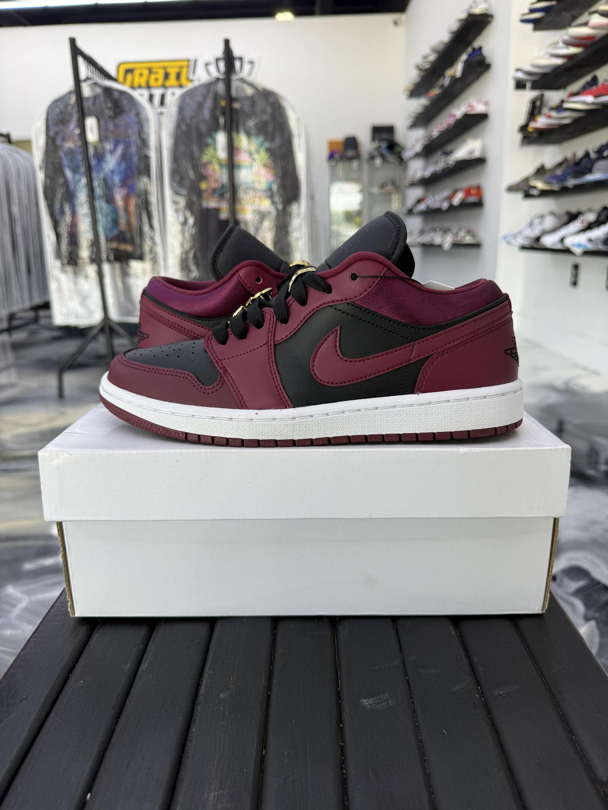 Jordan 1 Low "Dark Beetroot" Used Size 7.5