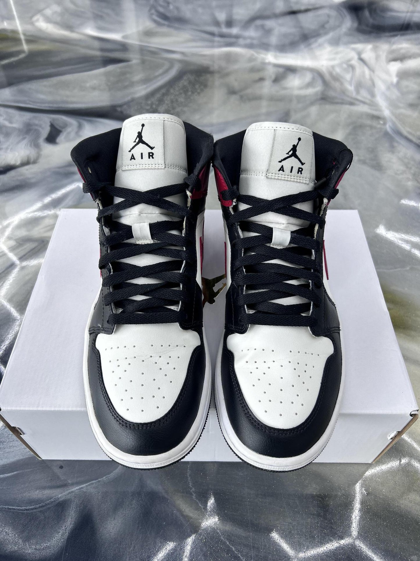 Jordan 1 Mid "Gym Red Off Noir" Used Size 9.5