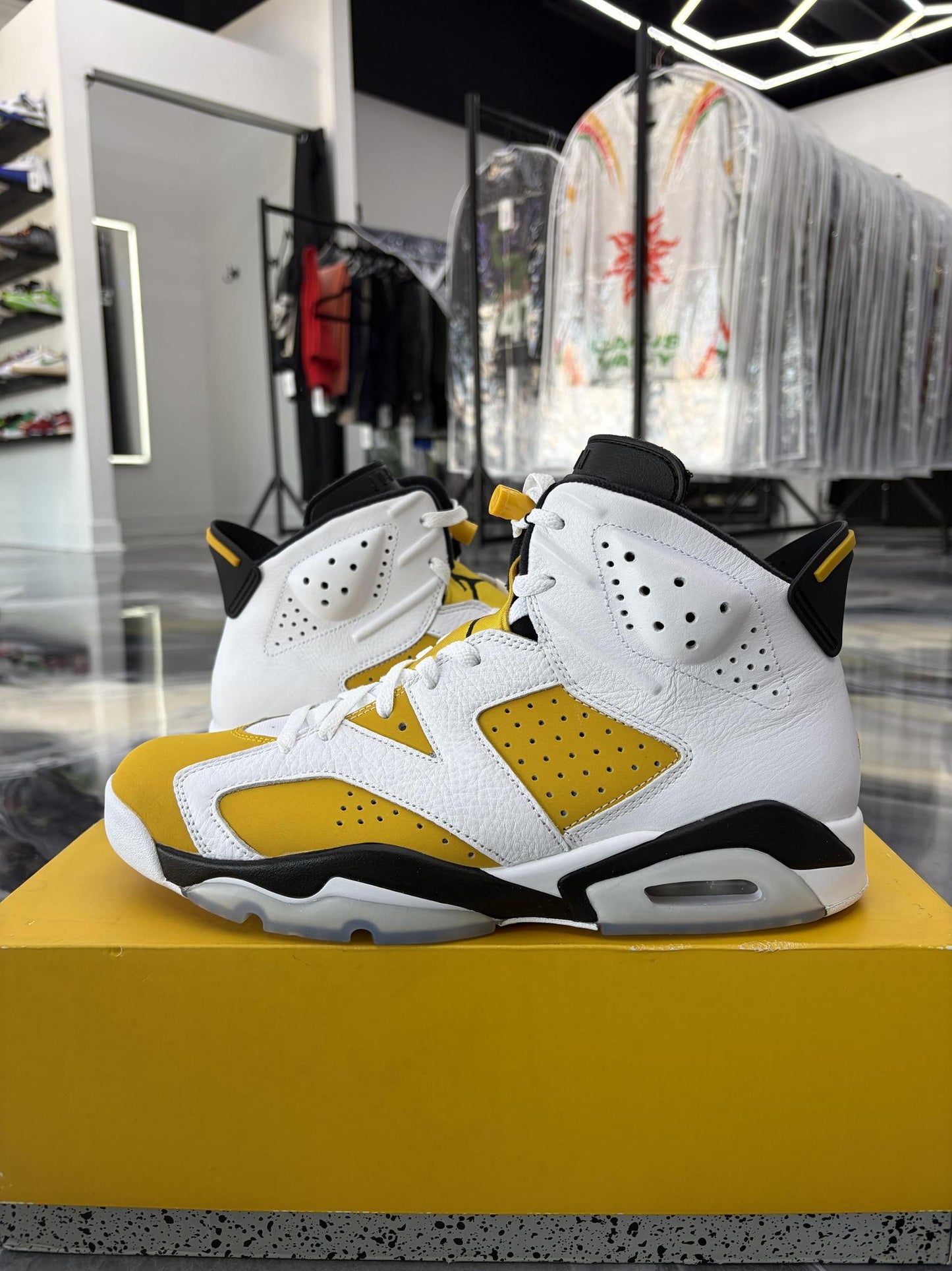 Jordan 6 "Yellow Ochre" Used Size 11.5