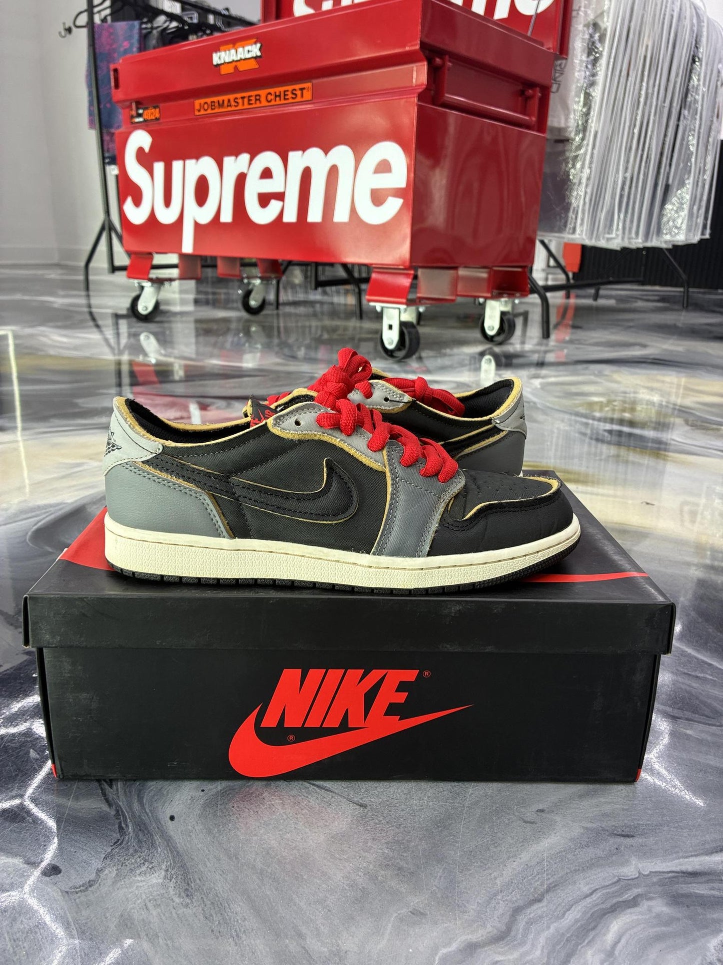 Jordan 1 Low "Black Smoke Grey" Used Size 9