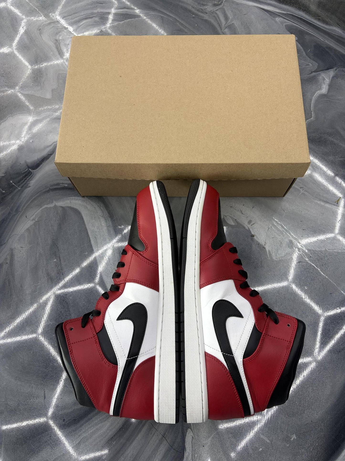 Jordan 1 Mid "Chicago" Used Size 13