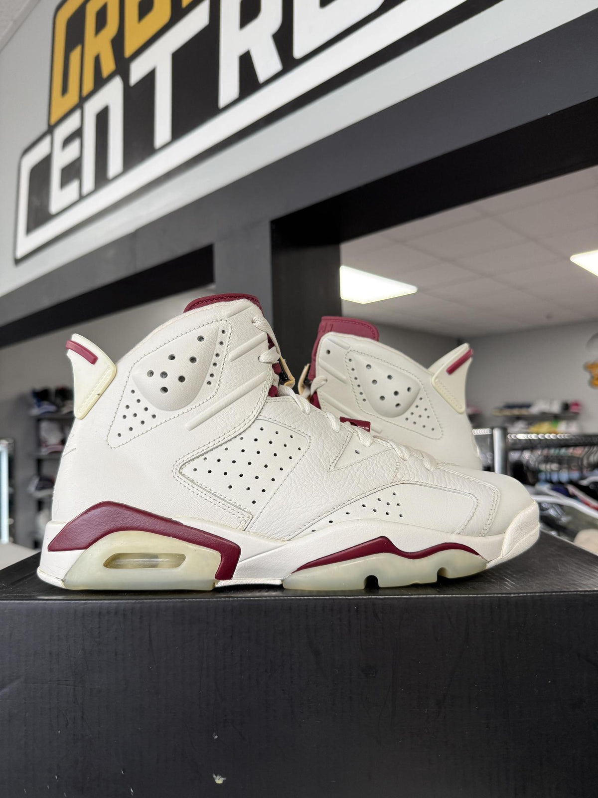 Jordan 6 "Maroon" Used Size 8.5