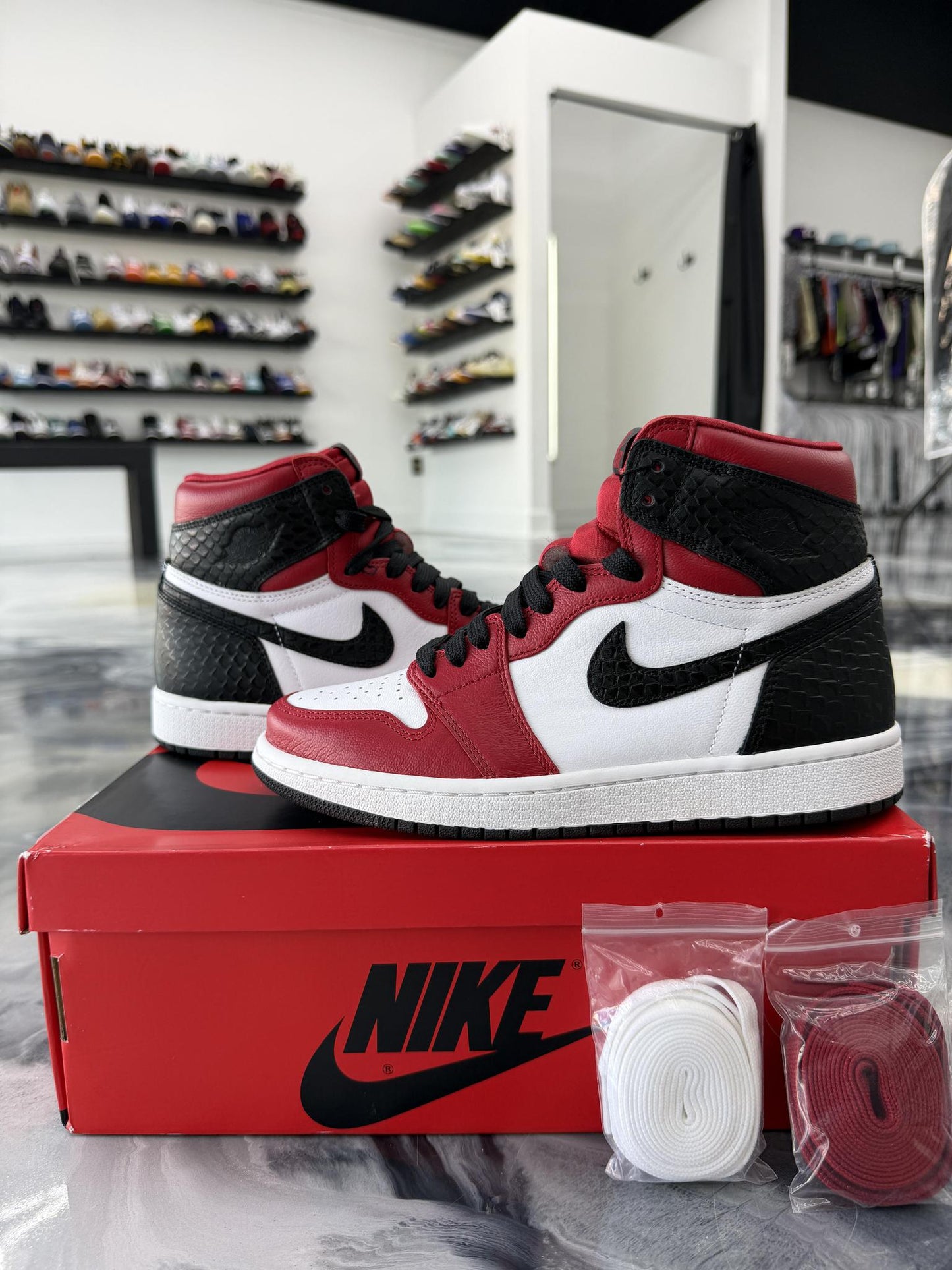 Jordan 1 Chicago Snakeskin Used Size 6Y/7.5W