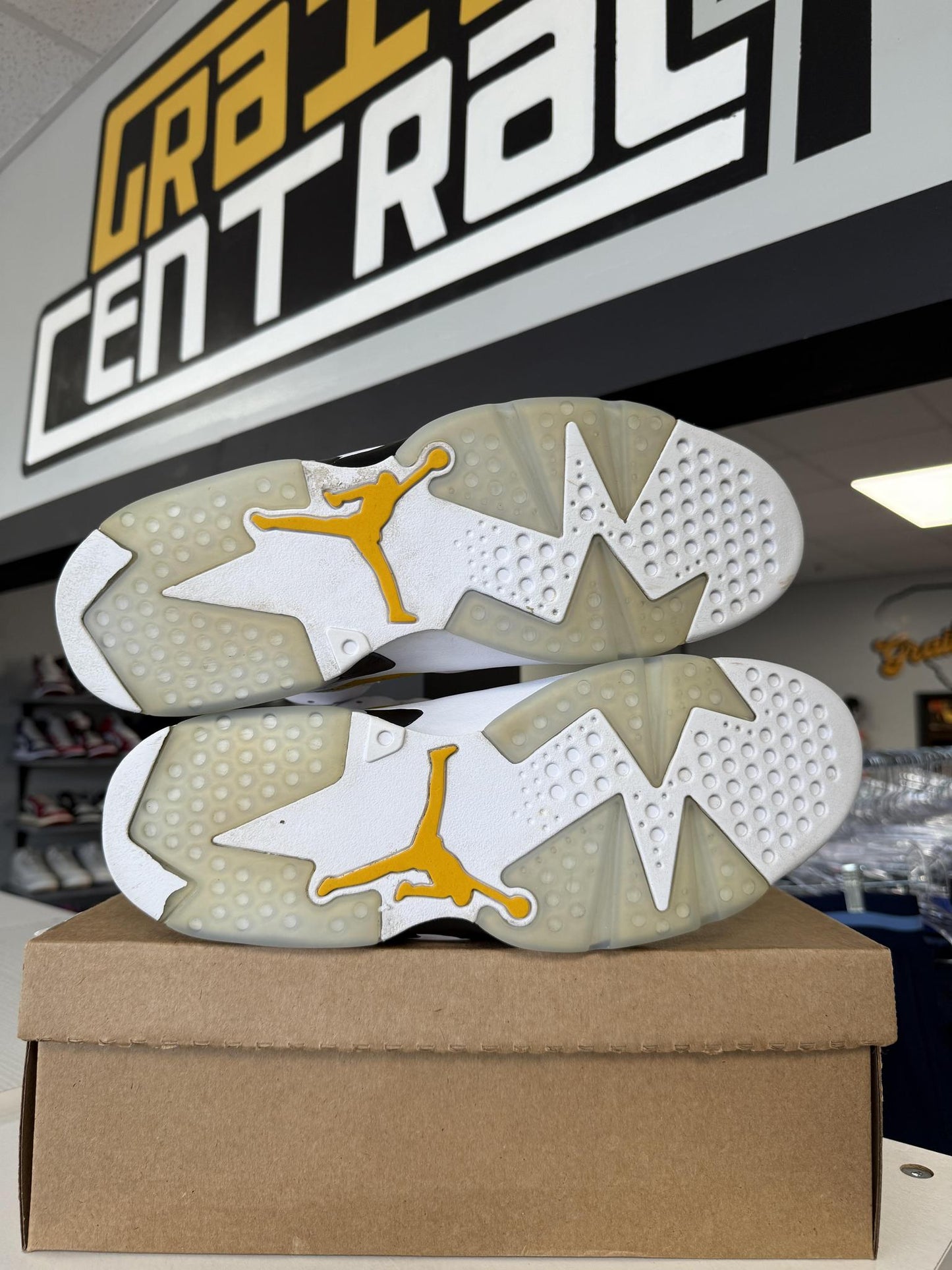 Jordan 6 "Yellow Ochre" Used Size 13