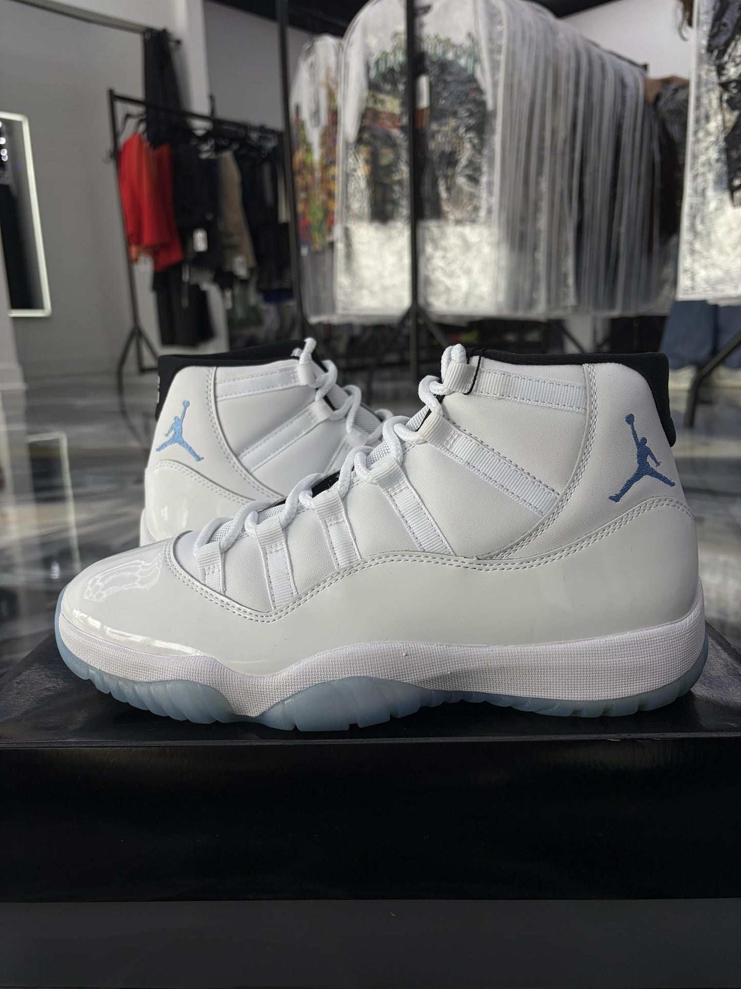 Jordan 11 "Legend Blue" Used Size 10.5