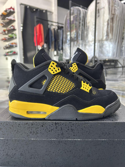 Jordan 4 "Thunder" Used Size 8.5