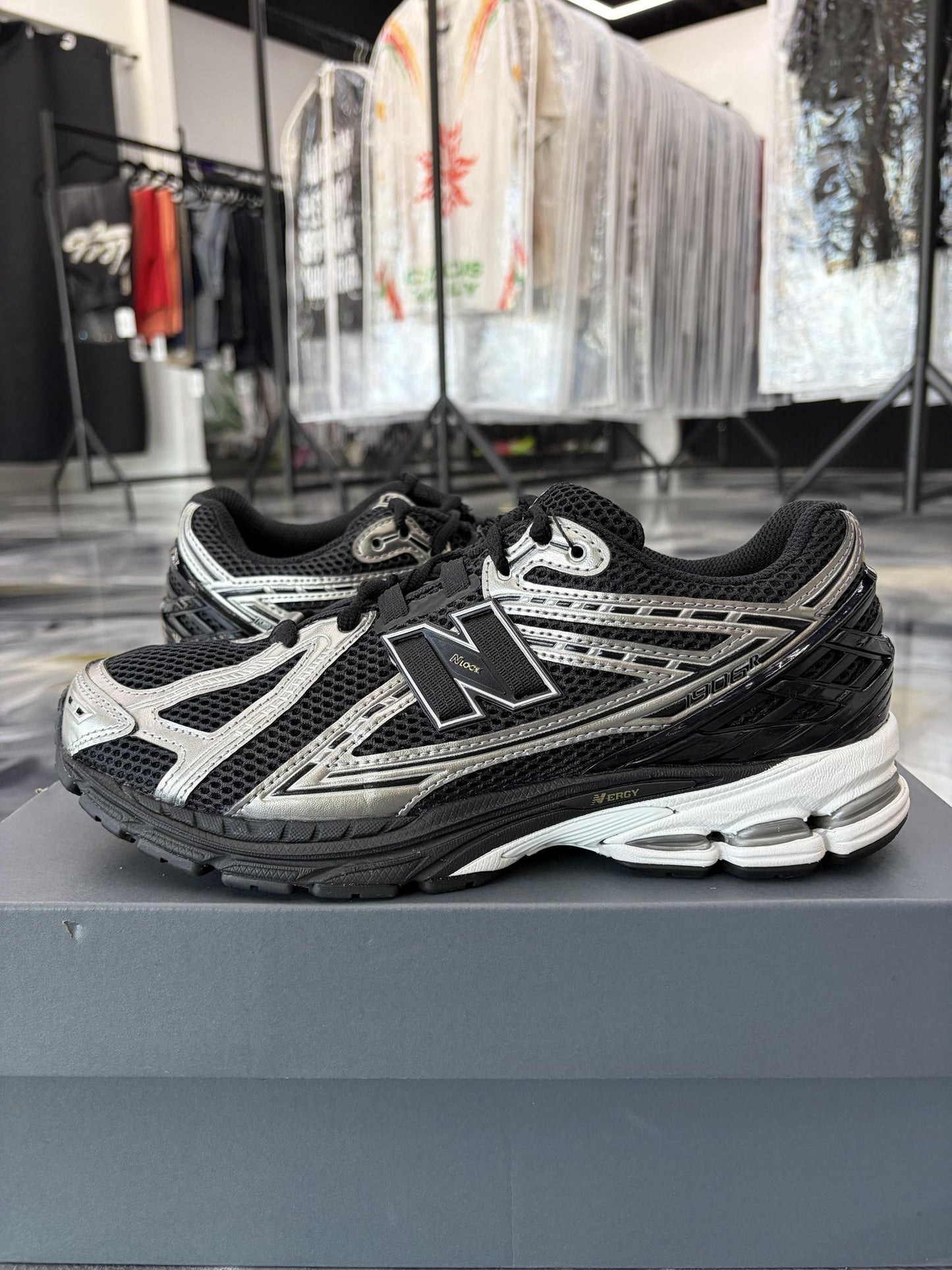 New Balance 1906 "Black Silver" Used Size 9