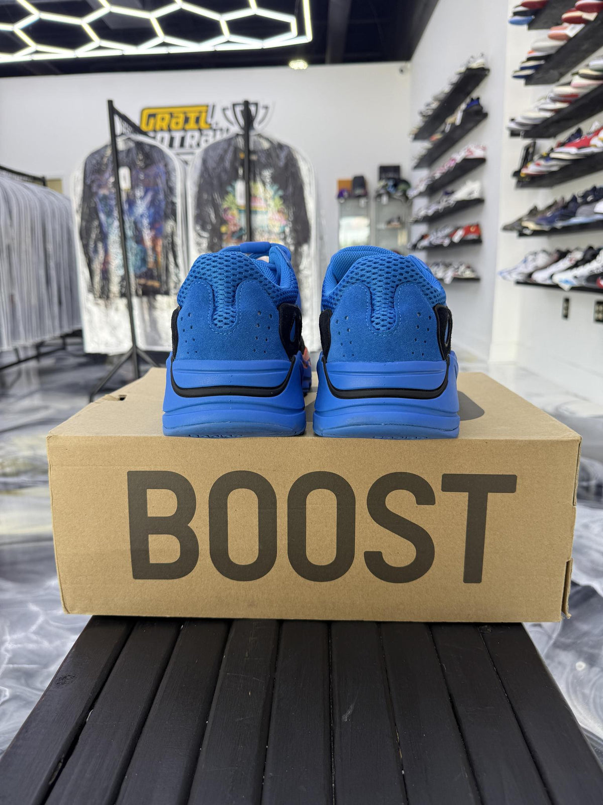 Yeezy 700 "Hi Res Blue" Used Size 13.5