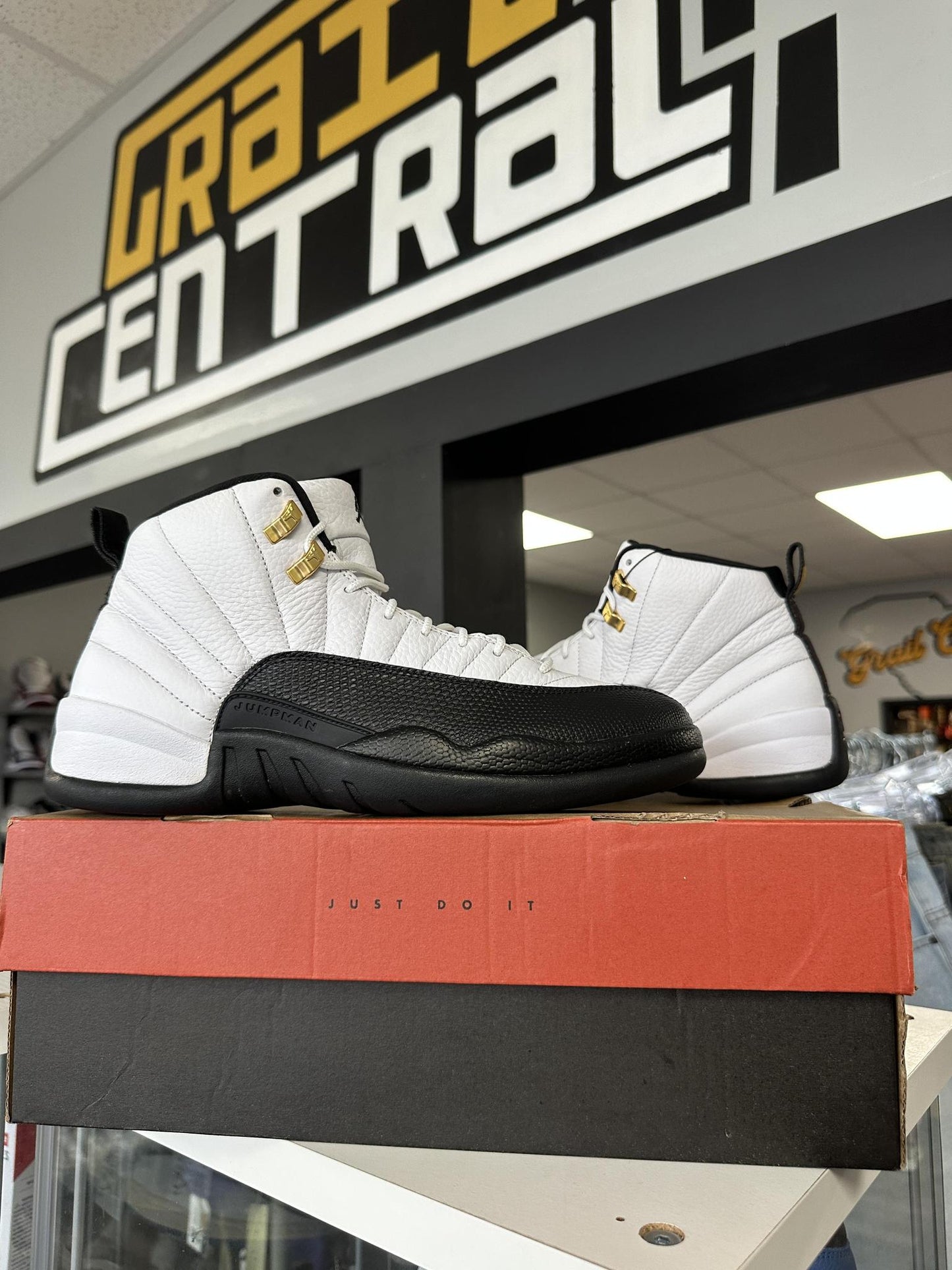 Jordan 12 "Taxi" Size 11