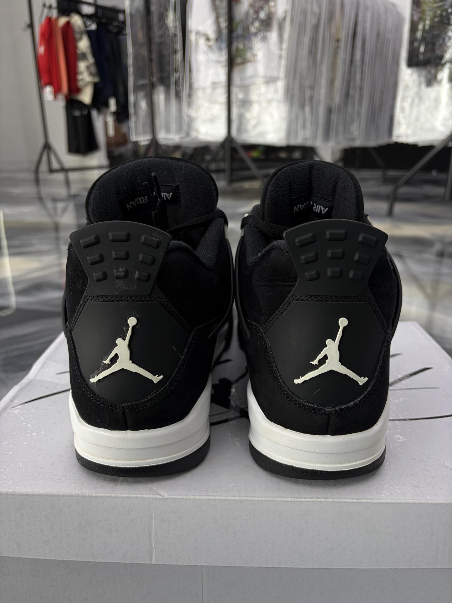 Jordan 4 "White Thunder" Used Size 11.5