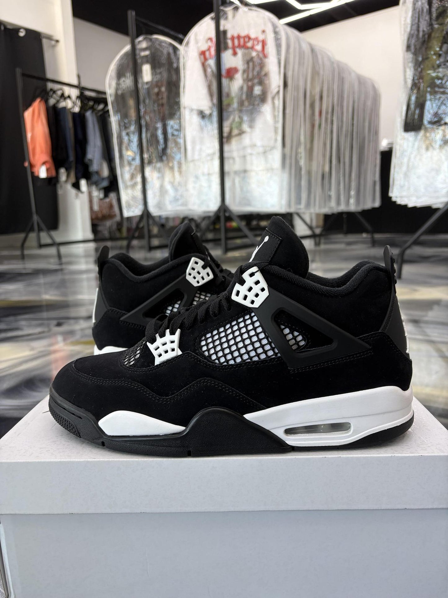 Jordan 4 "White Thunder" Used Size 10.5