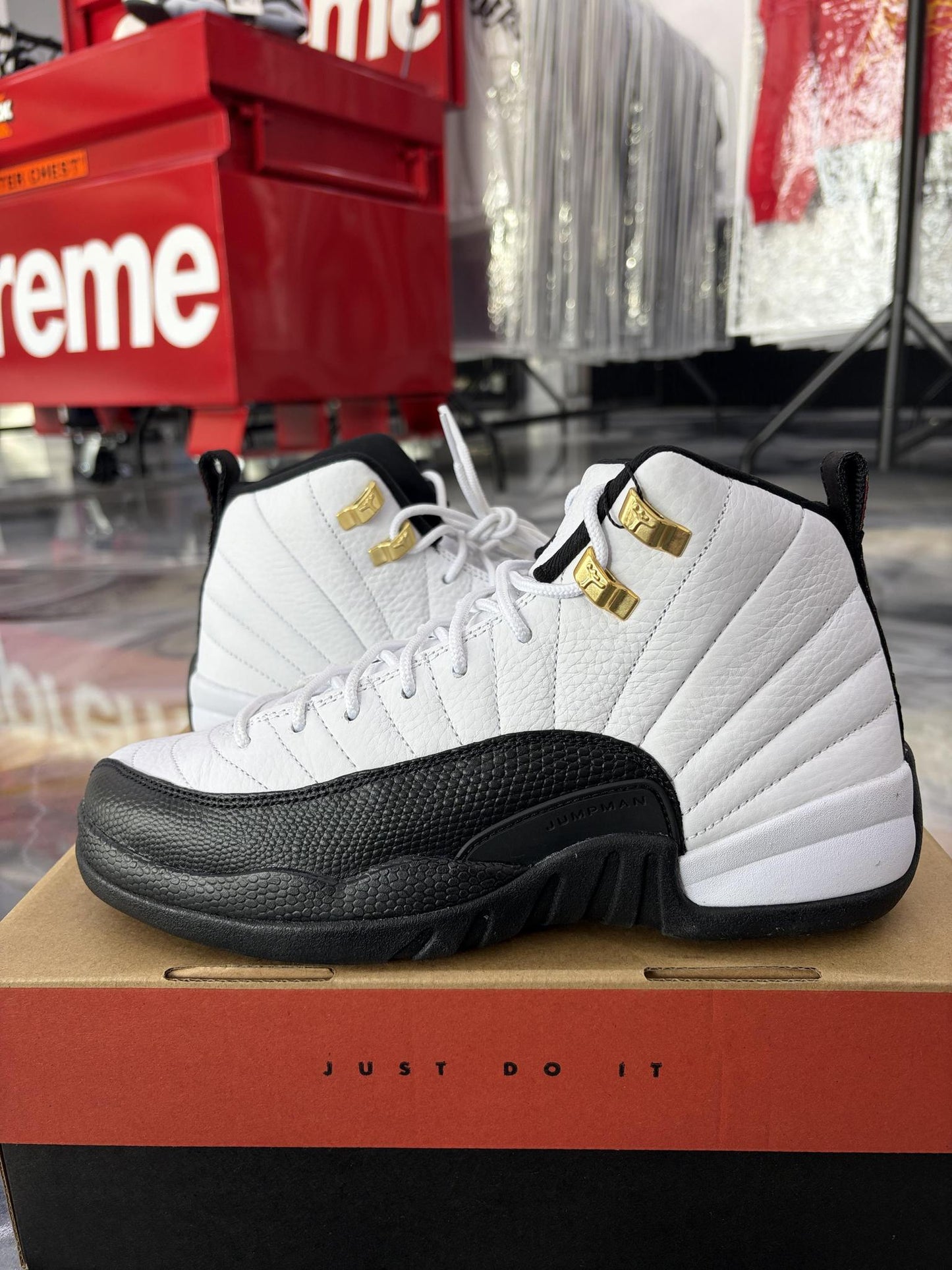 Jordan 12 "Taxi" Used Size 7Y/8.5W