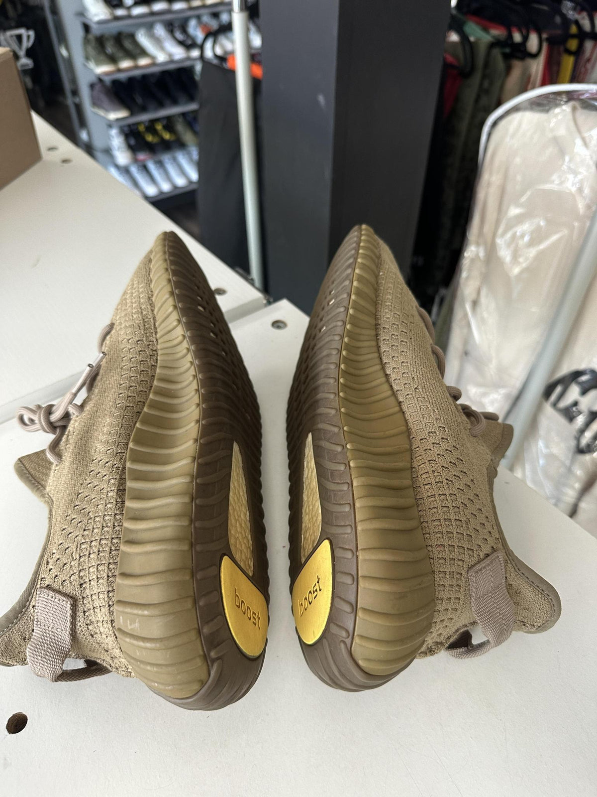 Yeezy 350 Dark Earth Used