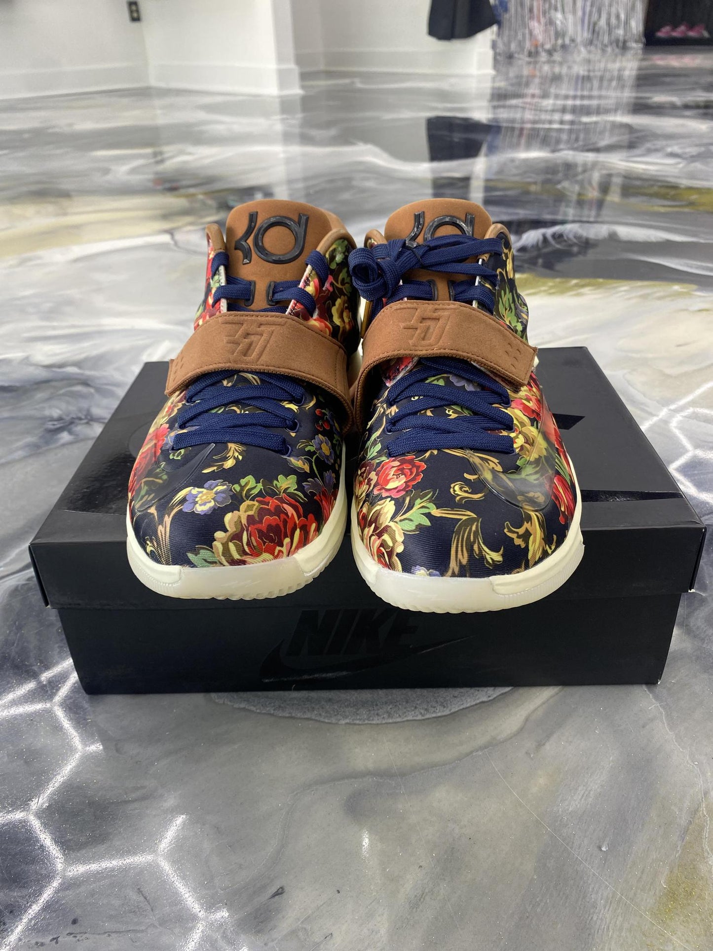 KD VII "Floral" Used Size 11.5