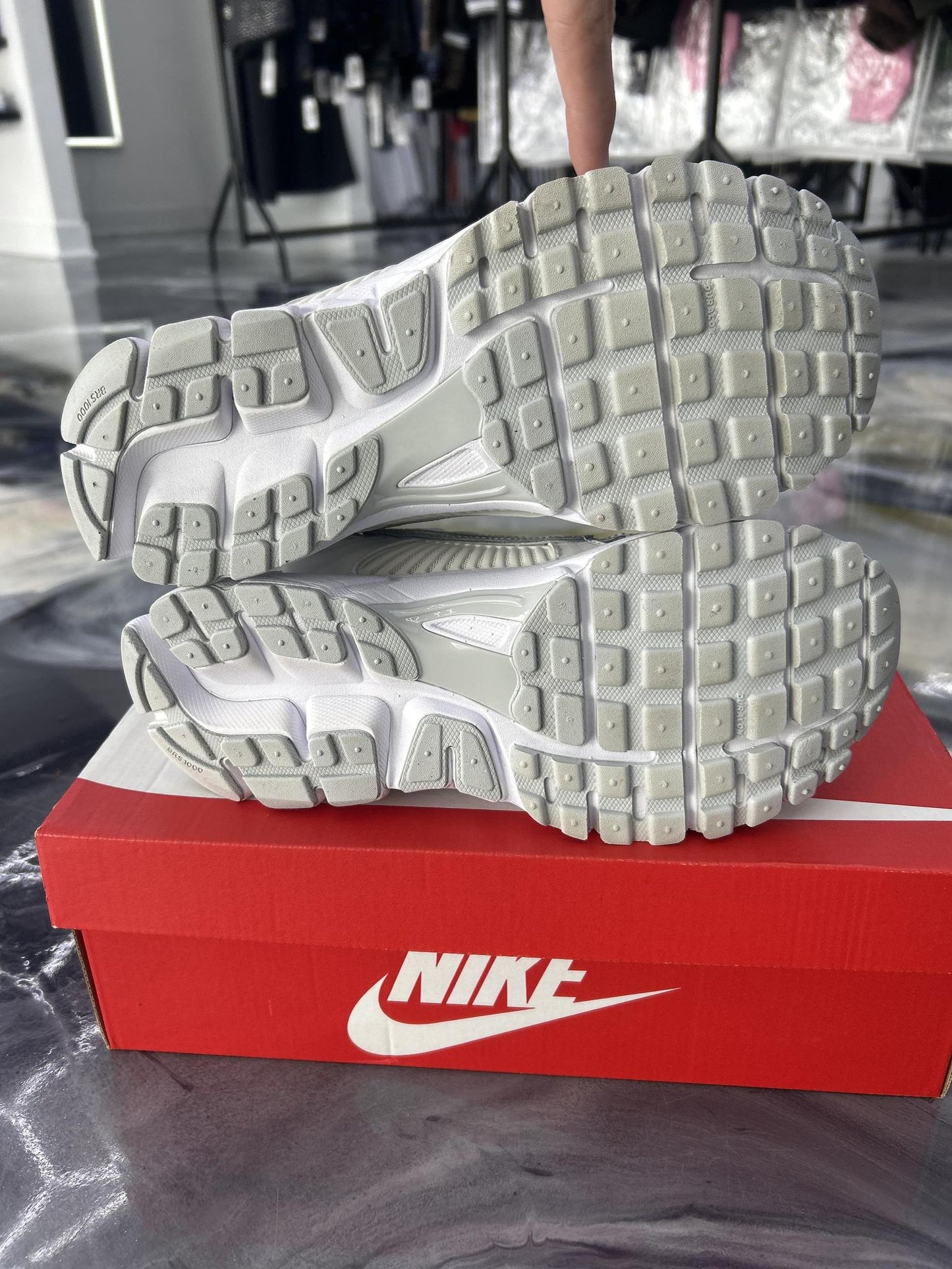 Nike Zoom Vomero "Chrome" Used Size 8