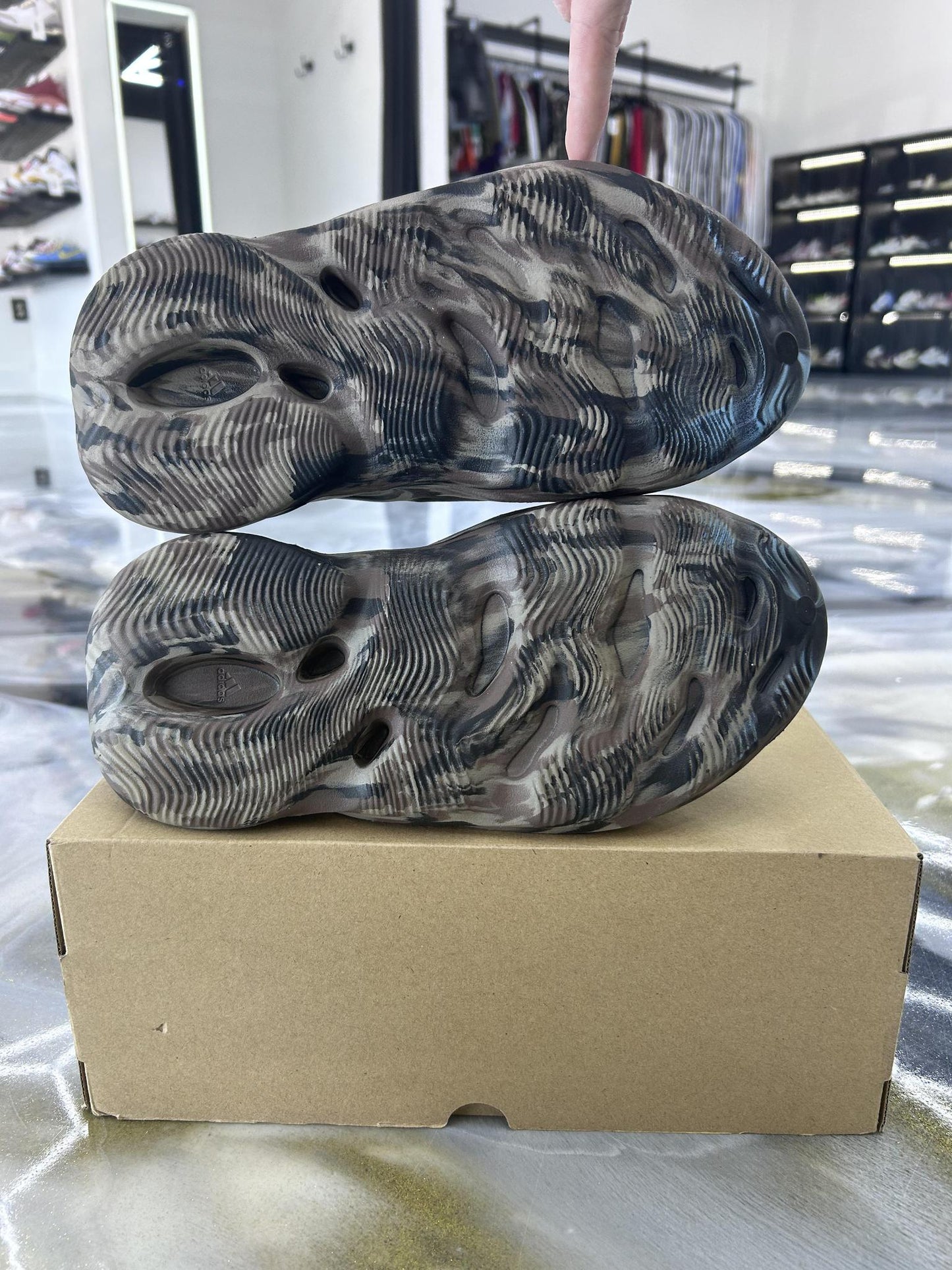 Yeezy Foam RNNR "MX Cinder" Used Size 9