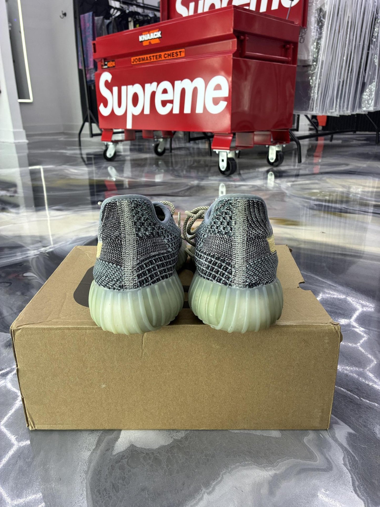 Yeezy 350 V2 "Ash Blue" Used Size 12