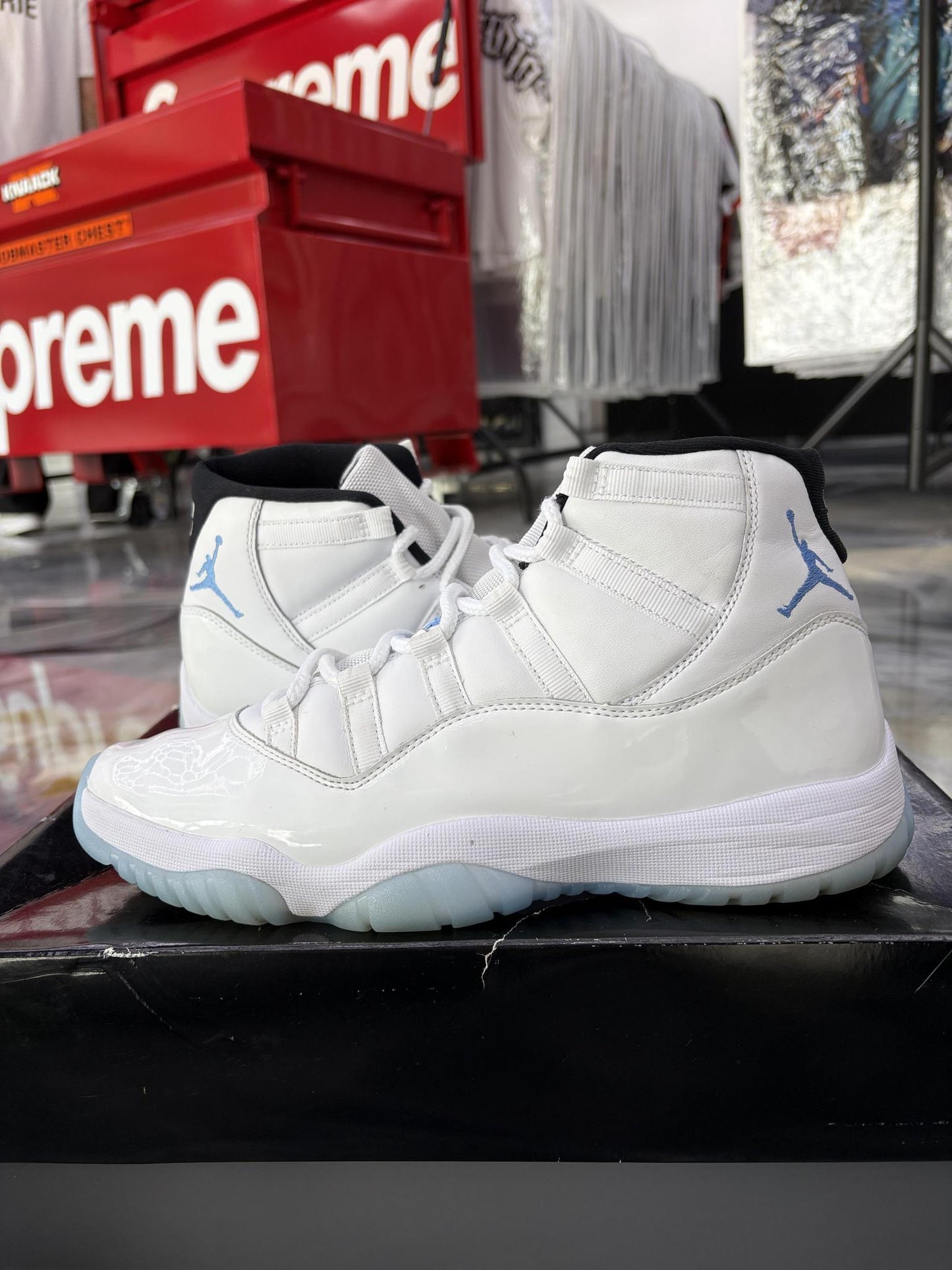 Jordan 11 "Legend Blue" Used Size 9.5