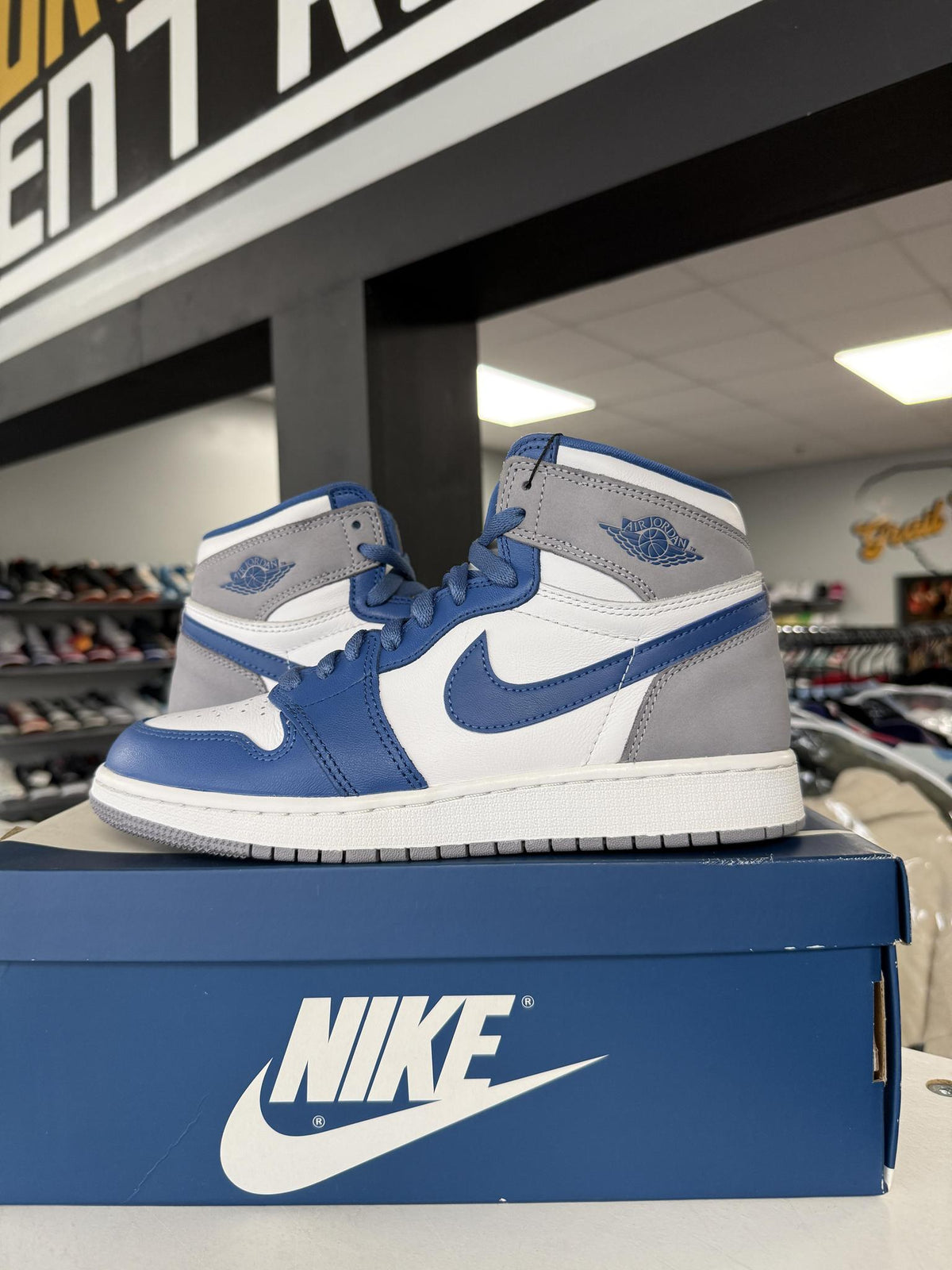 Jordan 1 High "True Blue" Used Size 7Y/8.5W