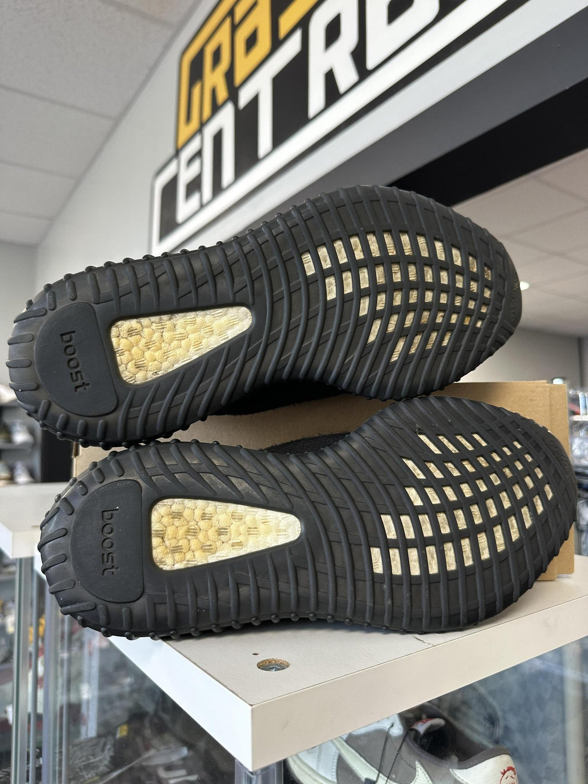 Adidas Yeezy Boost 350 V2 Onyx Used