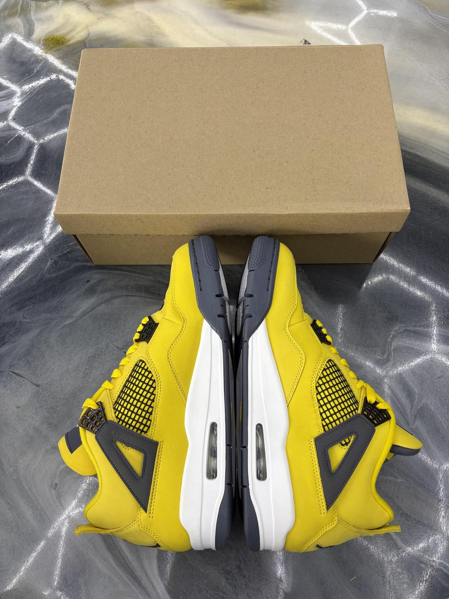 Jordan 4 "Lightning" Used Size 10.5