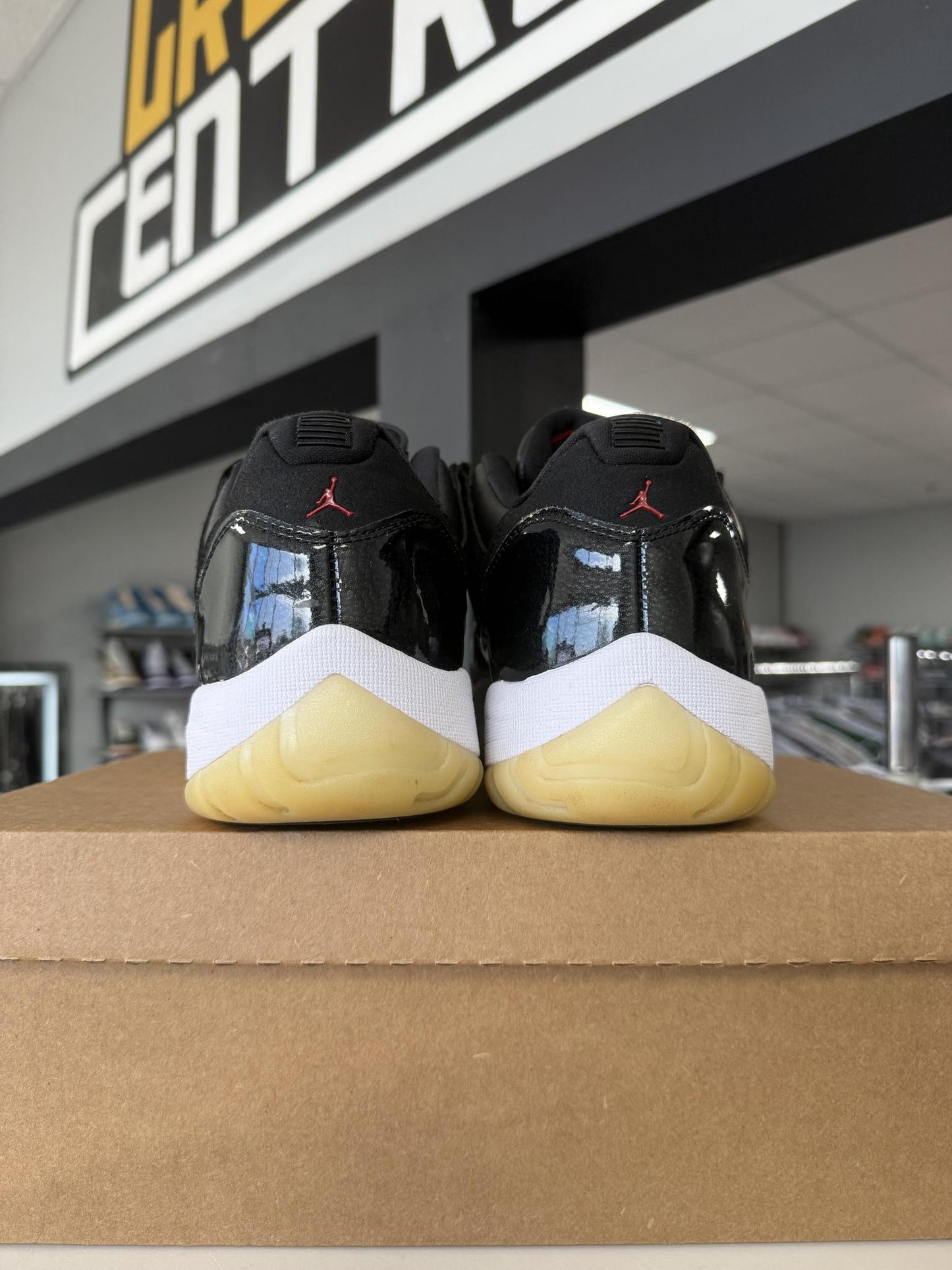 Jordan 11 Low "72-10" Used Size 13