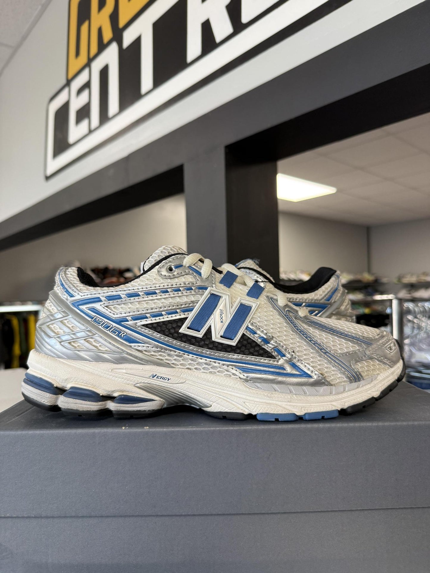 New Balance 1906 "Metallic Blue" Used Size 10.5