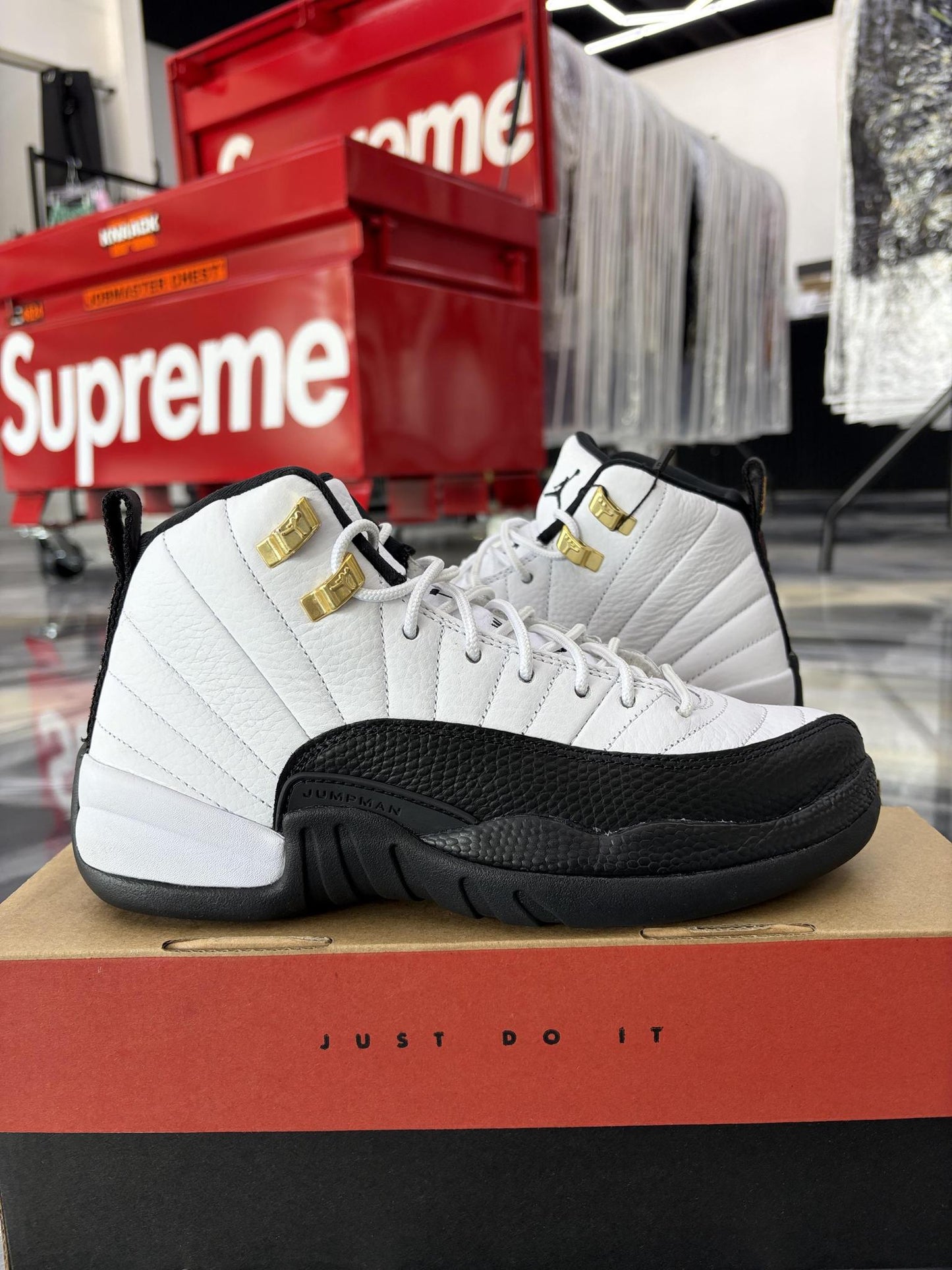 Jordan 12 "Taxi" Used Size 6Y/7.5W