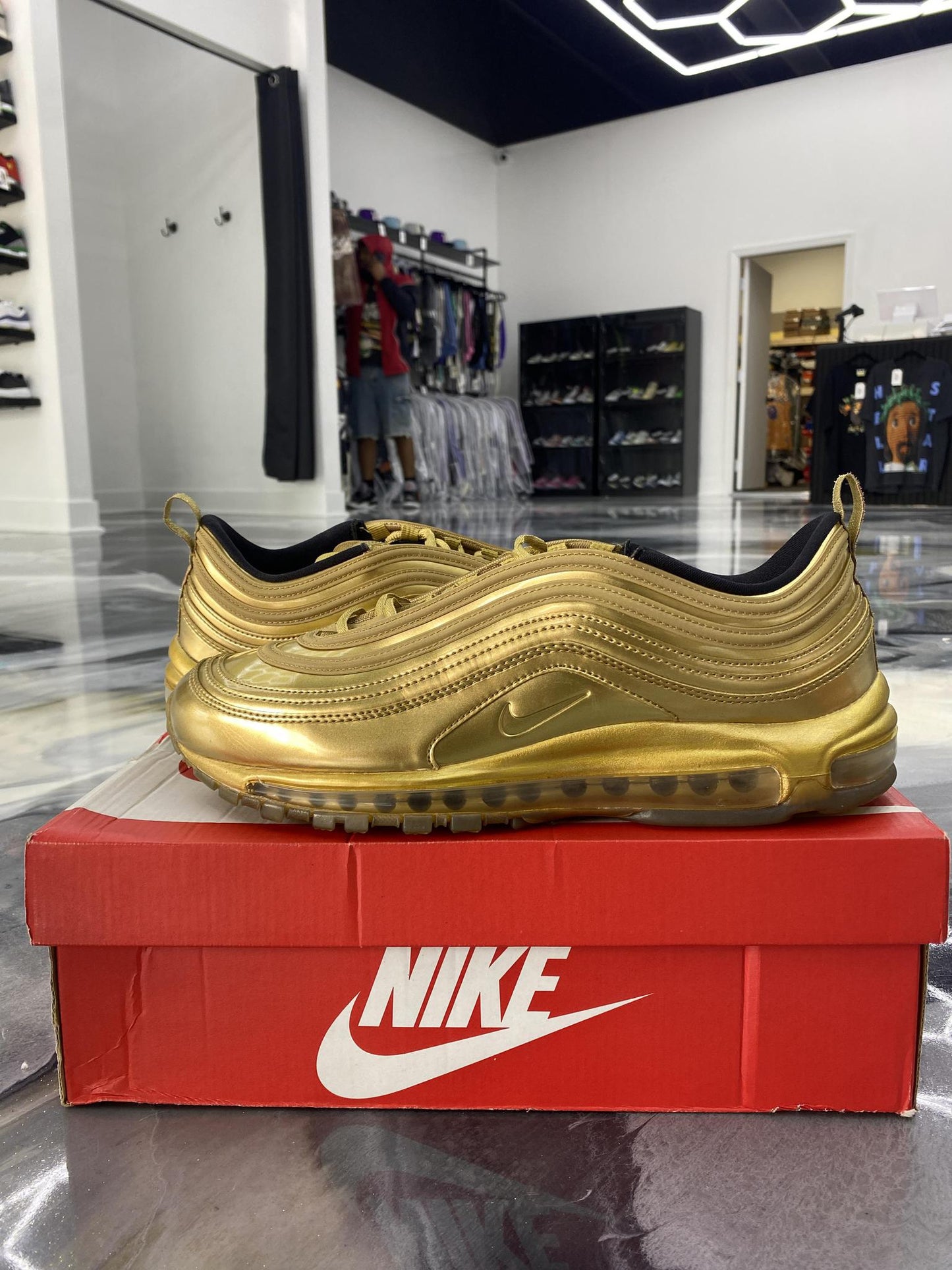 Nike Air Max 97 "Metallic Gold" Used Size 12